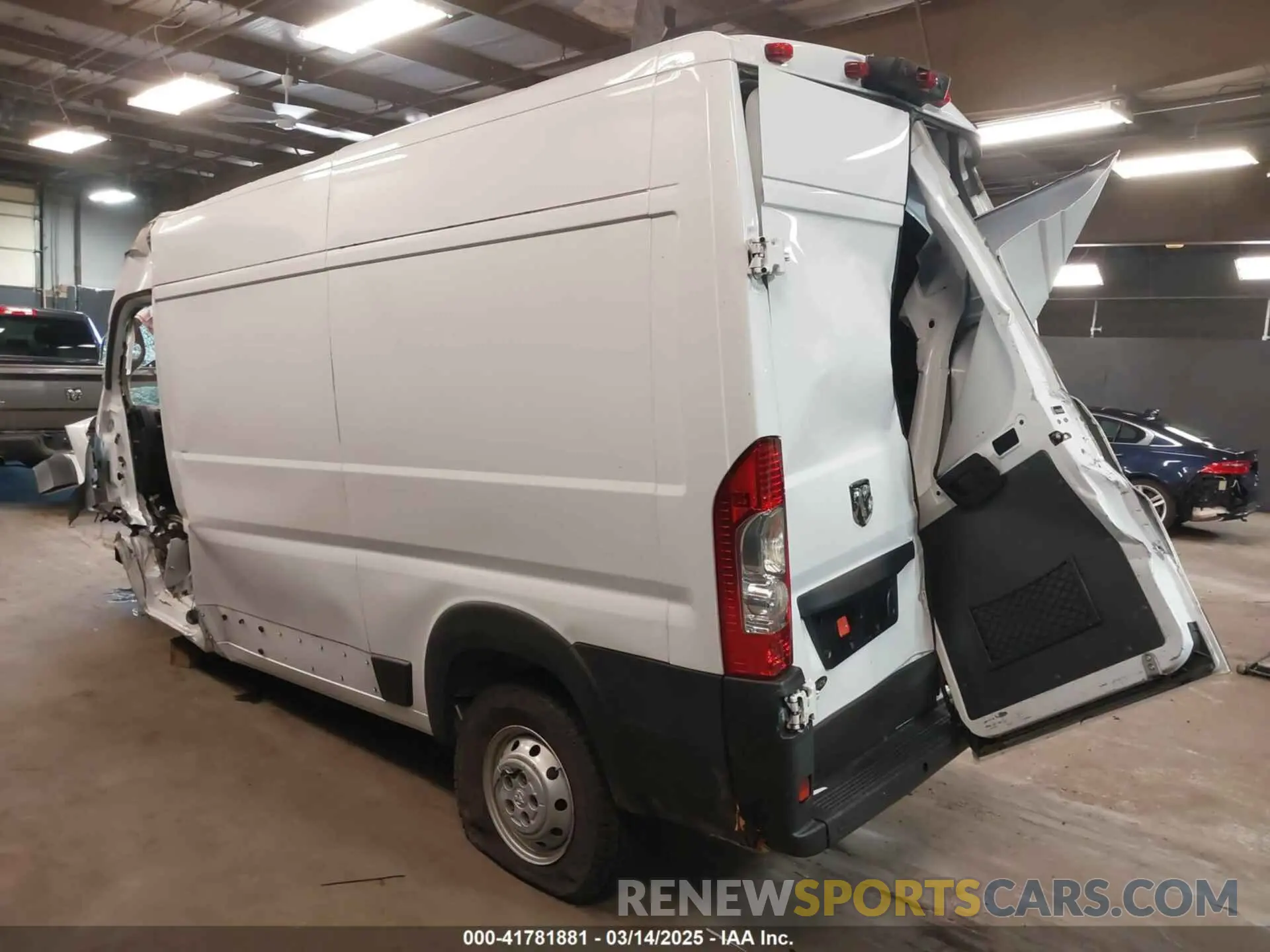 3 fotografías del automóvil dañado 3C6TRVCG0KE525540 RAM PROMASTER 2500 2019