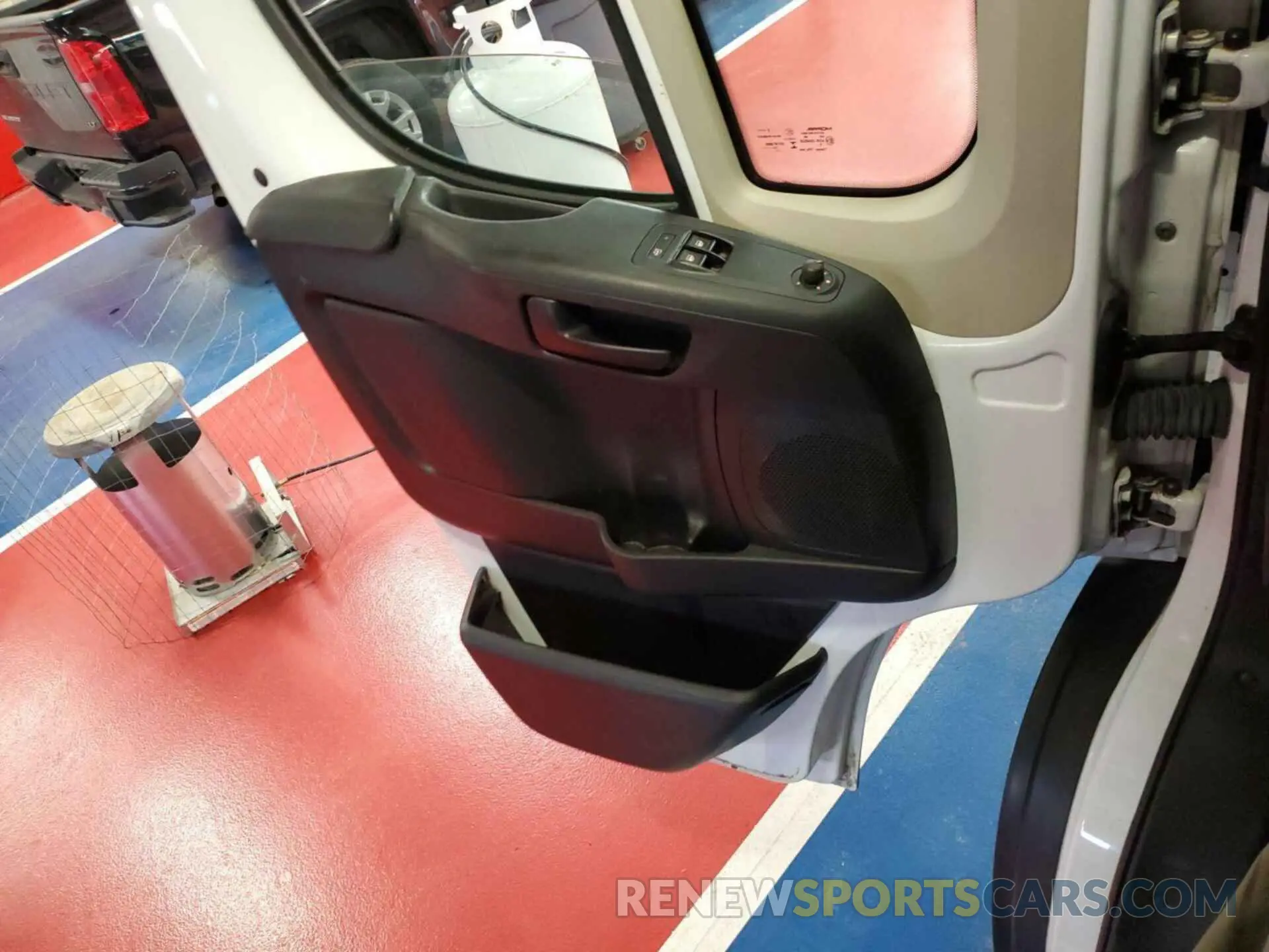 10 fotografías del automóvil dañado 3C6TRVCG0KE561471 RAM PROMASTER 2500 2019