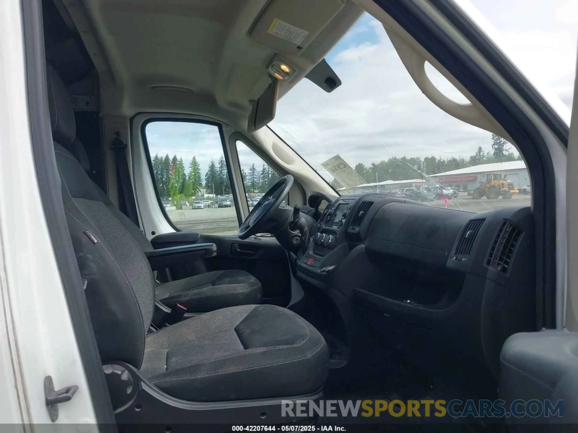 5 fotografías del automóvil dañado 3C6TRVCG7KE530928 RAM PROMASTER 2500 2019
