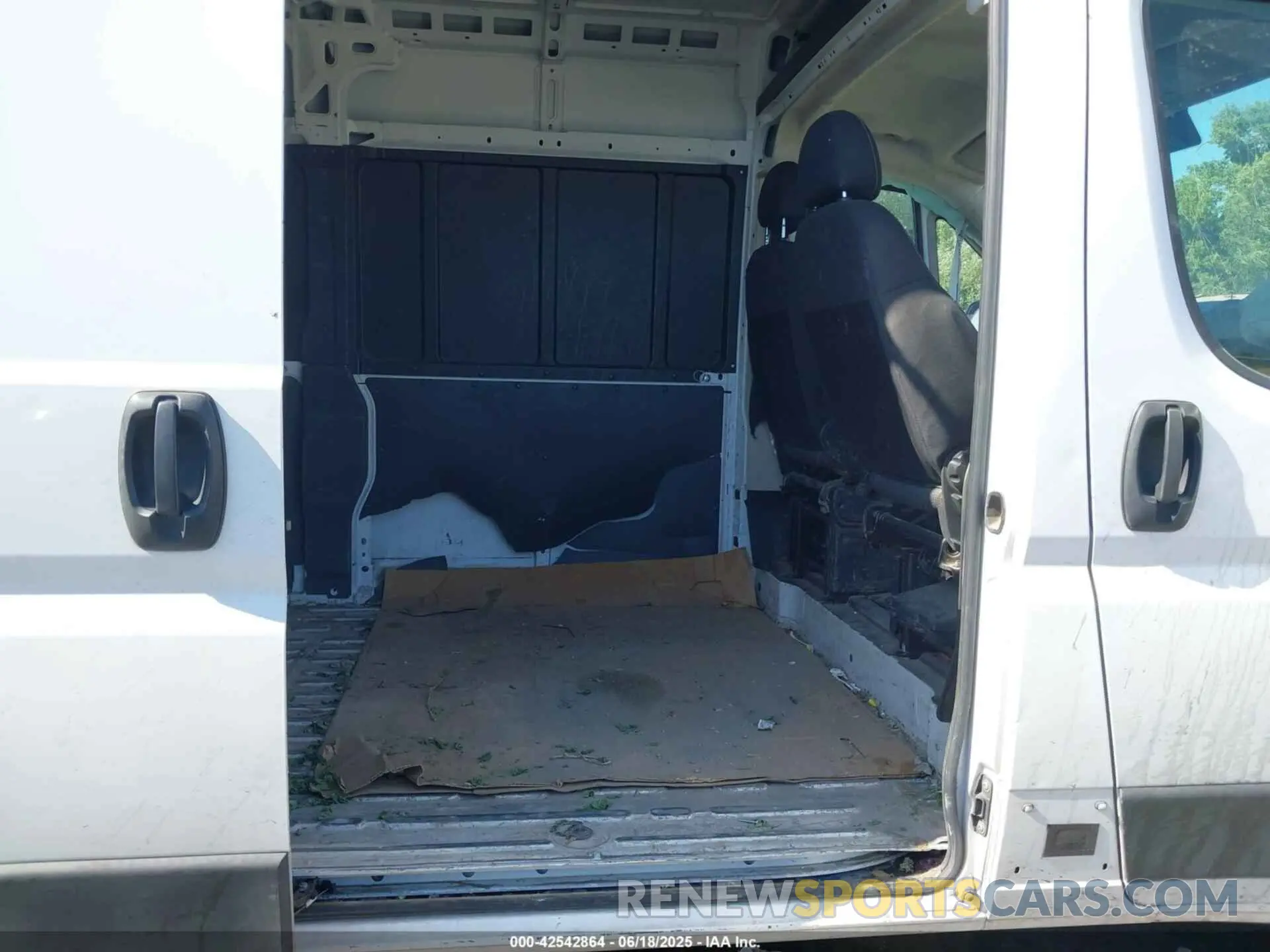 8 fotografías del automóvil dañado 3C6TRVCGXKE510625 RAM PROMASTER 2500 2019
