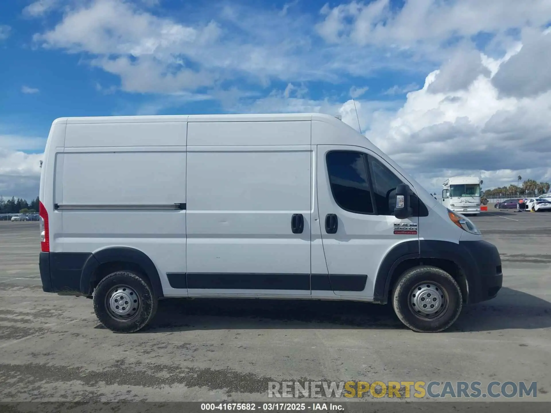 13 fotografías del automóvil dañado 3C6TRVCGXKE562904 RAM PROMASTER 2500 2019