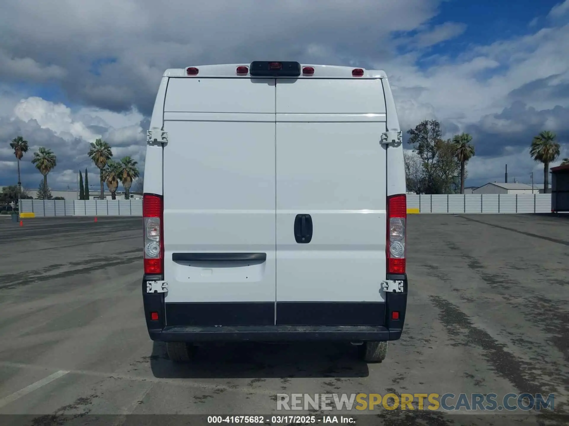 16 fotografías del automóvil dañado 3C6TRVCGXKE562904 RAM PROMASTER 2500 2019