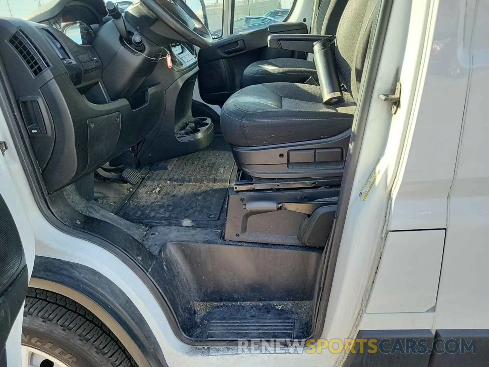 33 fotografías del automóvil dañado 3C6TRVDG3KE501005 RAM PROMASTER 2500 2019