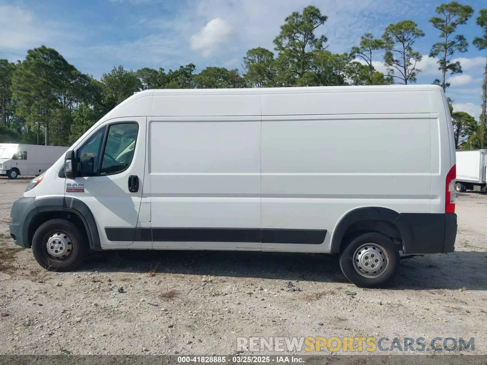 14 fotografías del automóvil dañado 3C6TRVDG6KE500351 RAM PROMASTER 2500 2019