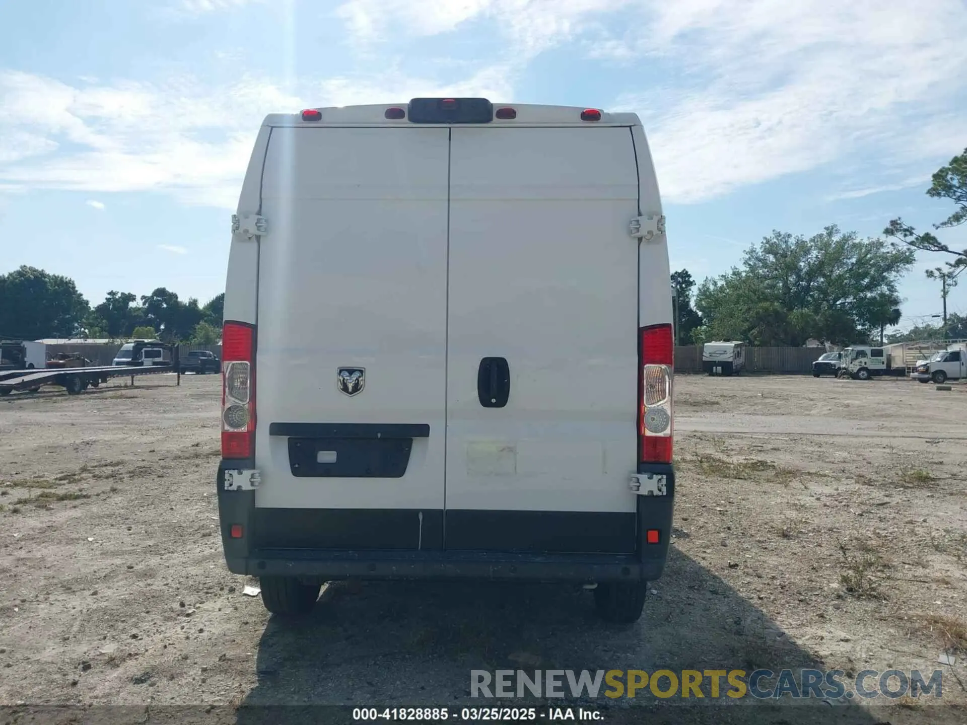 16 fotografías del automóvil dañado 3C6TRVDG6KE500351 RAM PROMASTER 2500 2019