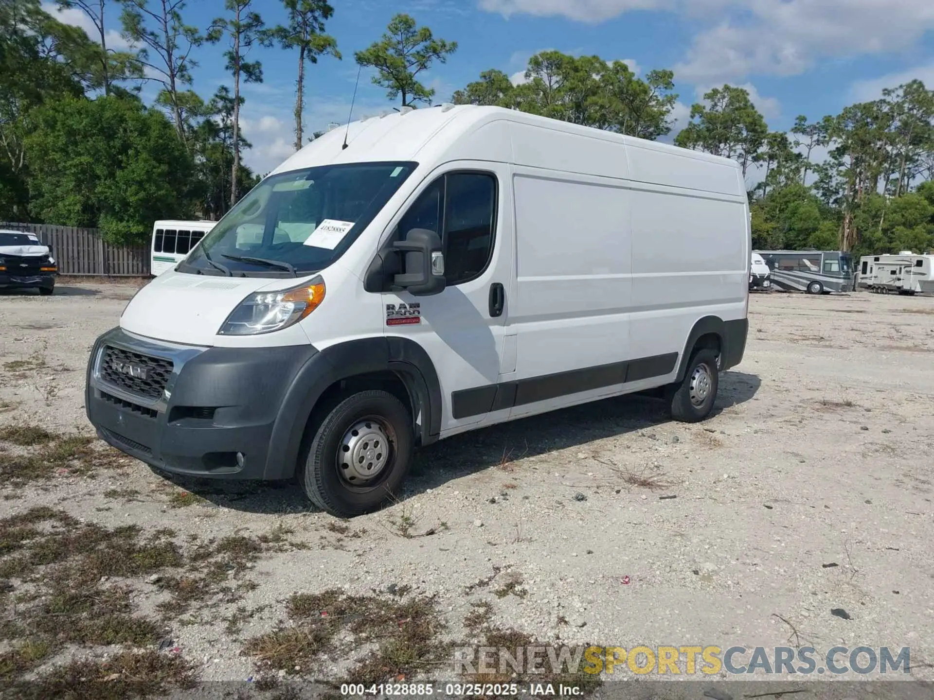 2 fotografías del automóvil dañado 3C6TRVDG6KE500351 RAM PROMASTER 2500 2019