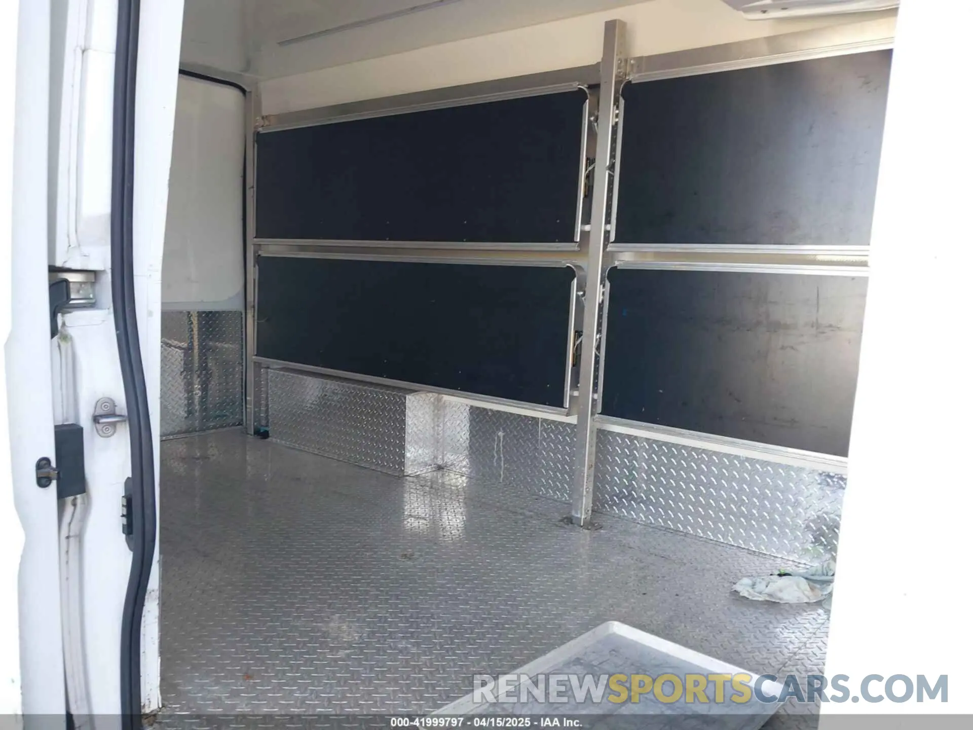 8 fotografías del automóvil dañado 3C6TRVDG7KE503730 RAM PROMASTER 2500 2019