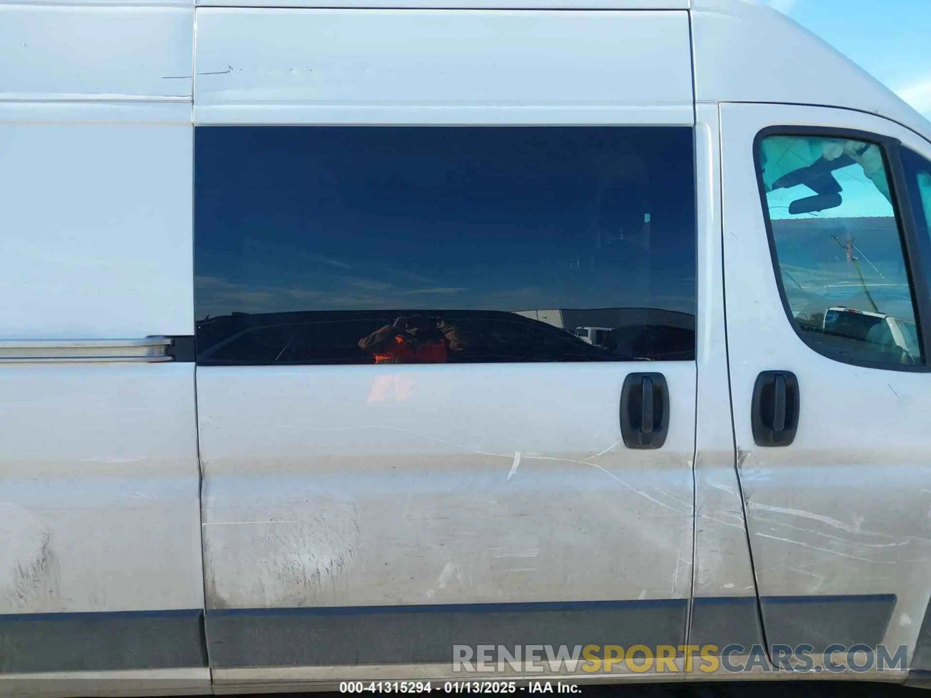 14 fotografías del automóvil dañado 3C6TRVDG7KE529311 RAM PROMASTER 2500 2019
