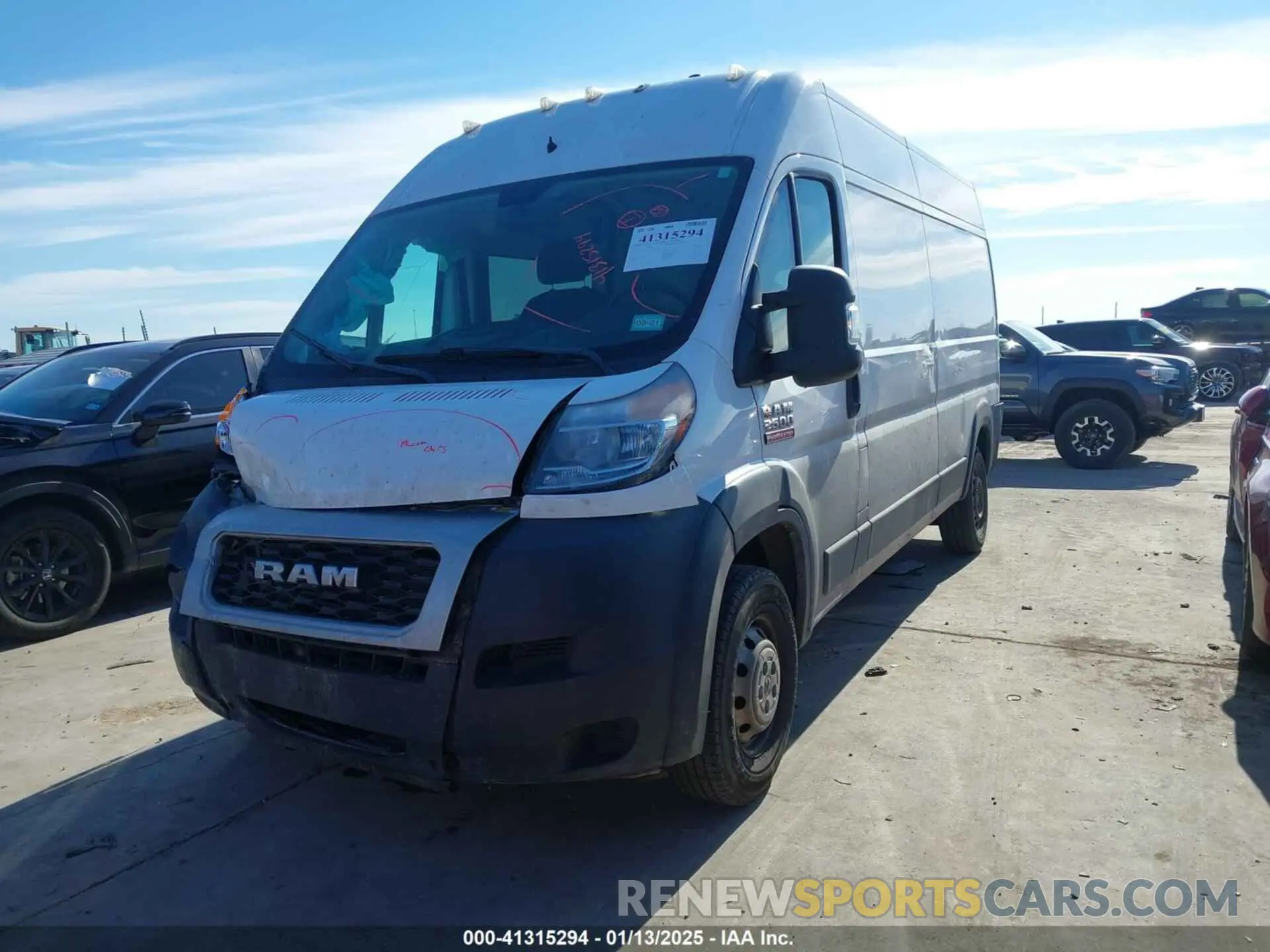 2 fotografías del automóvil dañado 3C6TRVDG7KE529311 RAM PROMASTER 2500 2019