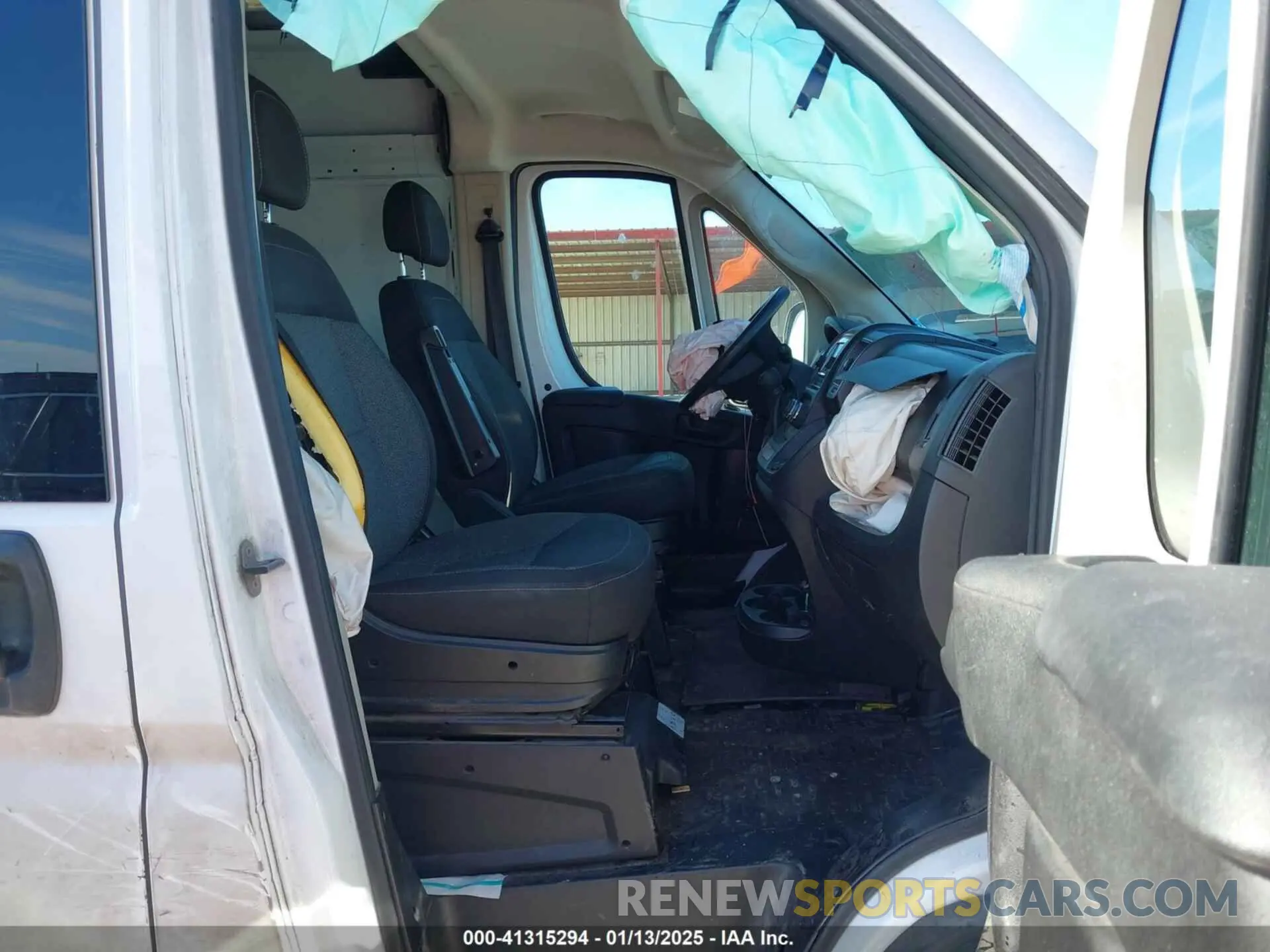 5 fotografías del automóvil dañado 3C6TRVDG7KE529311 RAM PROMASTER 2500 2019