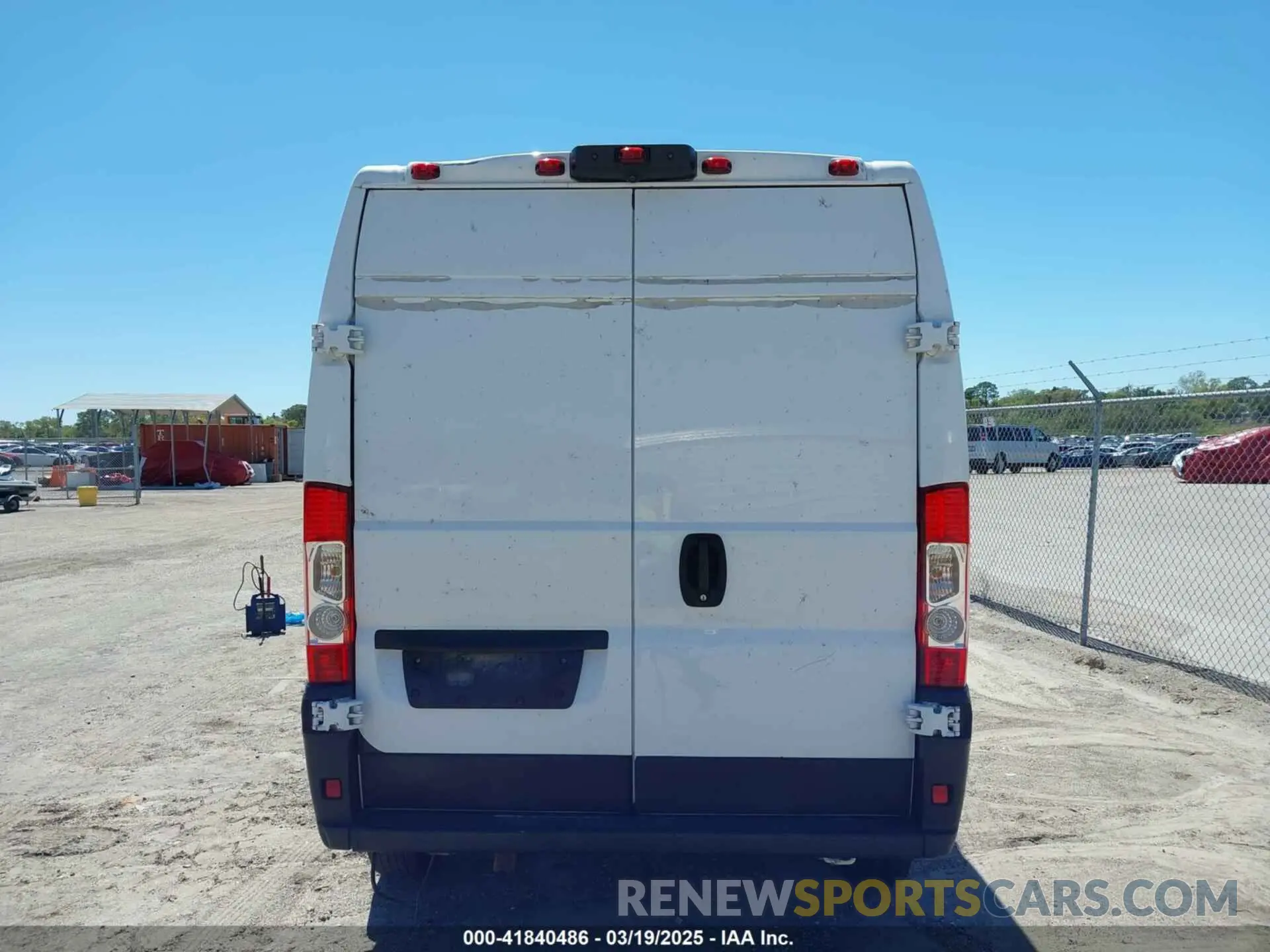 16 fotografías del automóvil dañado 3C6TRVDG8KE547249 RAM PROMASTER 2500 2019