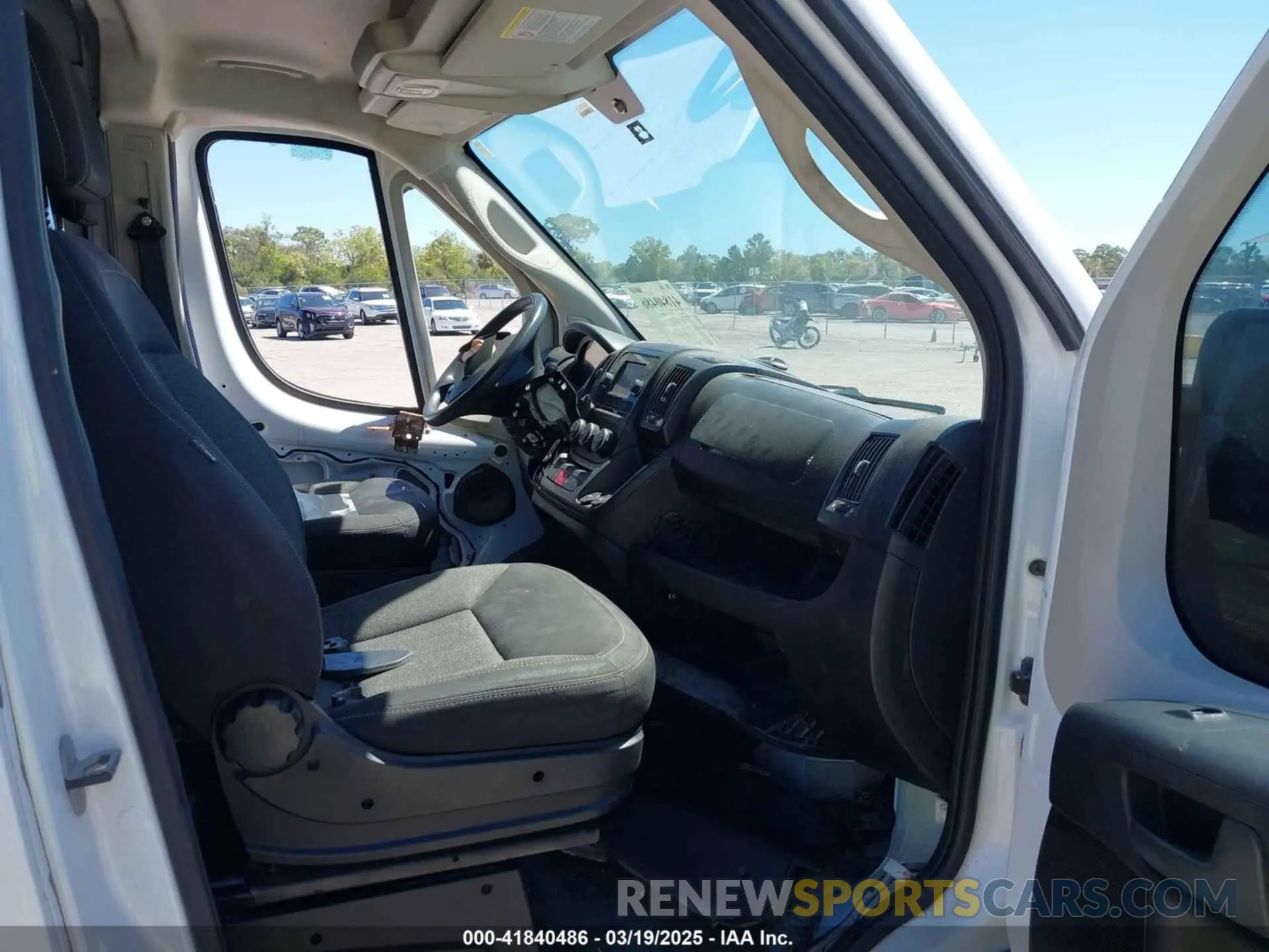 5 fotografías del automóvil dañado 3C6TRVDG8KE547249 RAM PROMASTER 2500 2019