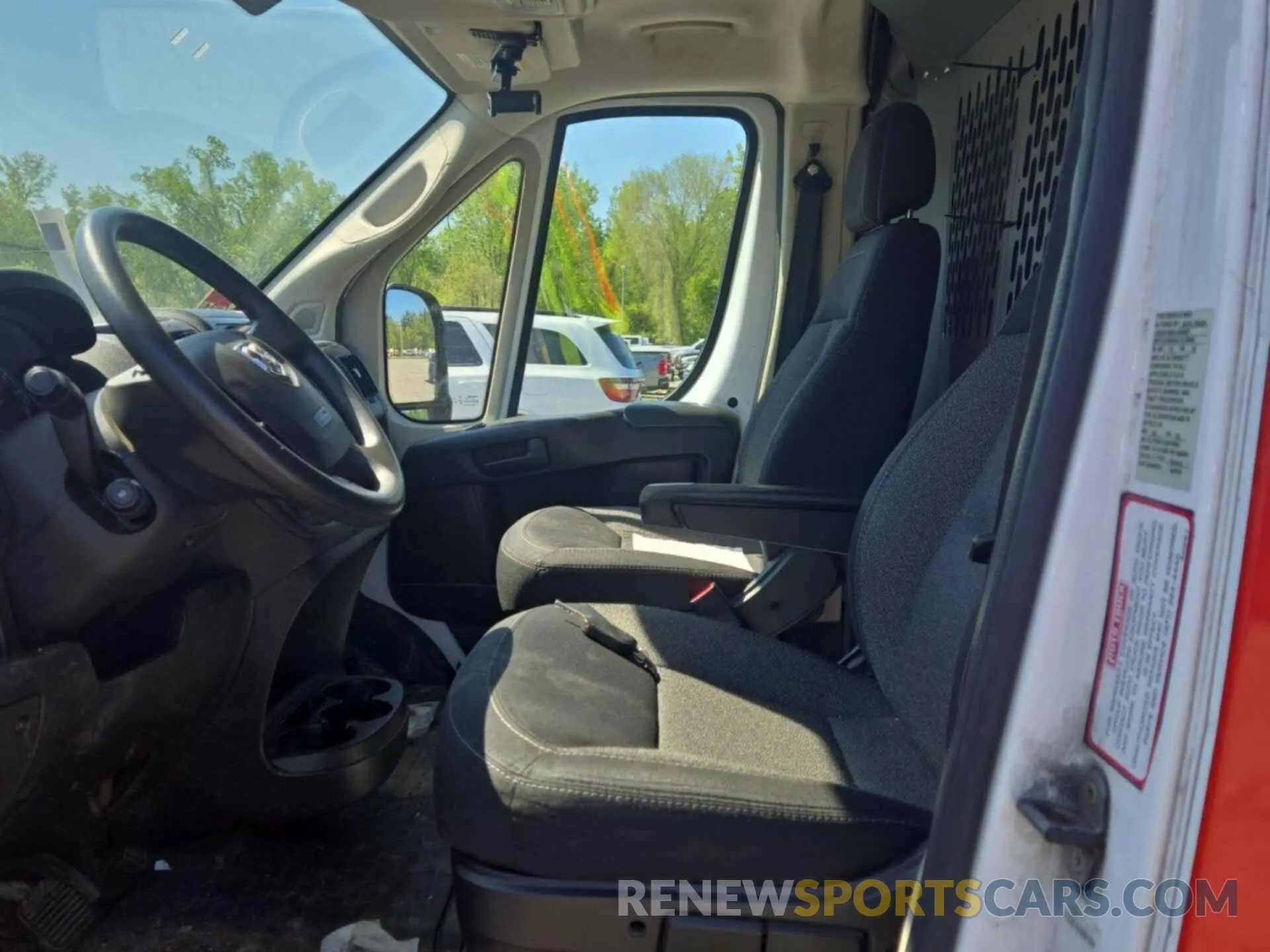 4 fotografías del automóvil dañado 3C6TRVDG8KE562852 RAM PROMASTER 2500 2019
