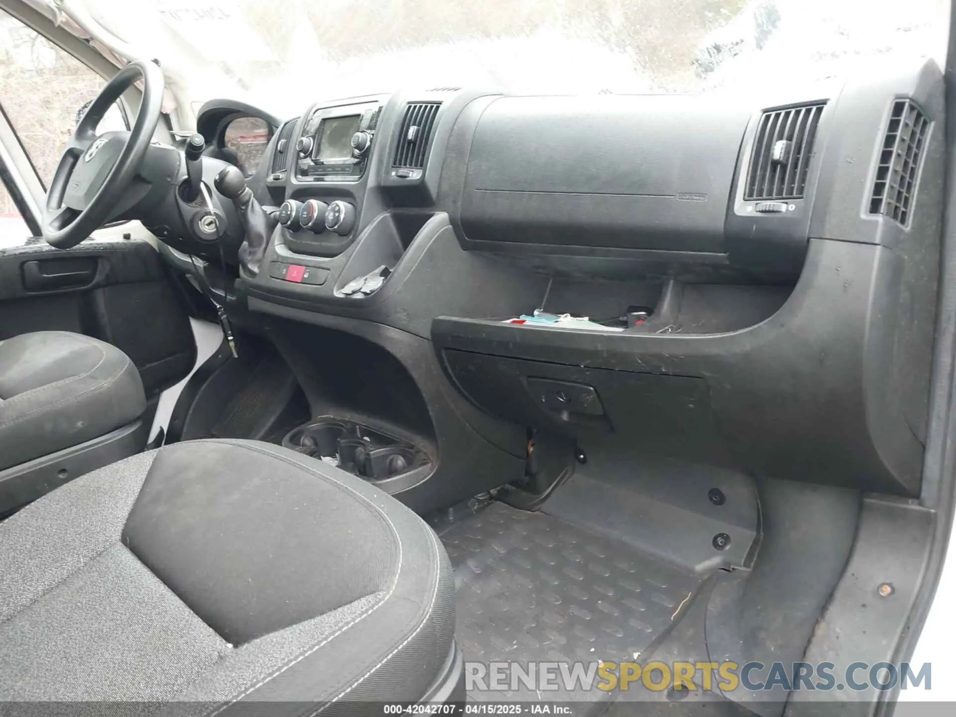 5 fotografías del automóvil dañado 3C6TRVDGXKE500319 RAM PROMASTER 2500 2019