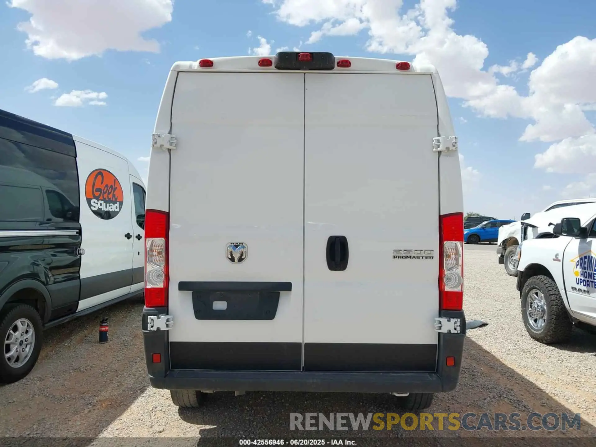 15 fotografías del automóvil dañado 3C6LRVDG2PE588385 RAM PROMASTER 2500 2023
