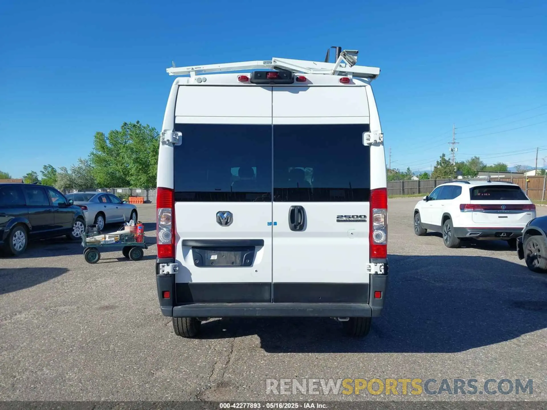 16 fotografías del automóvil dañado 3C6LRVDG8PE596328 RAM PROMASTER 2500 2023