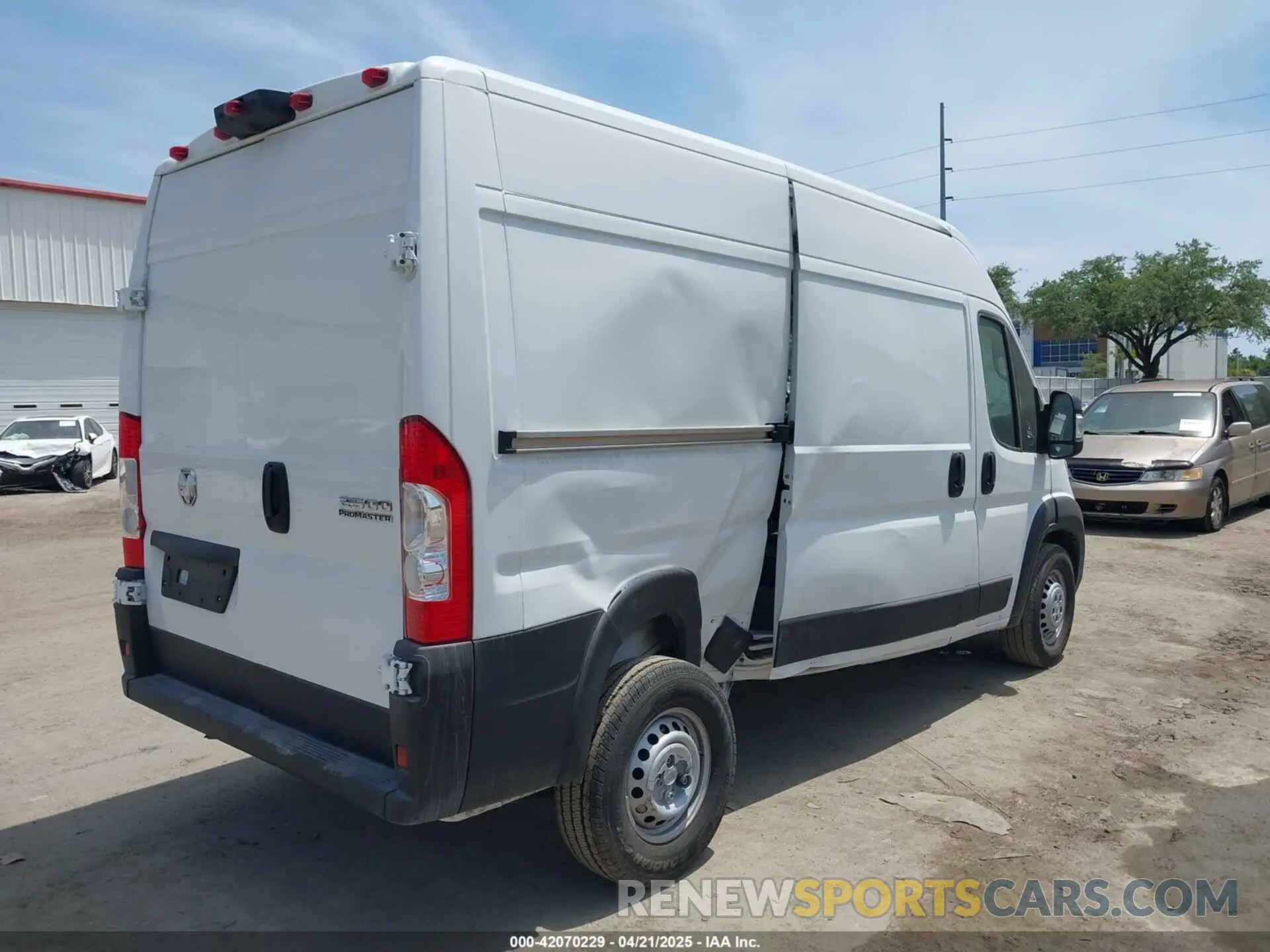 4 fotografías del automóvil dañado 3C6LRVCG2SE513485 RAM PROMASTER 2500 2025