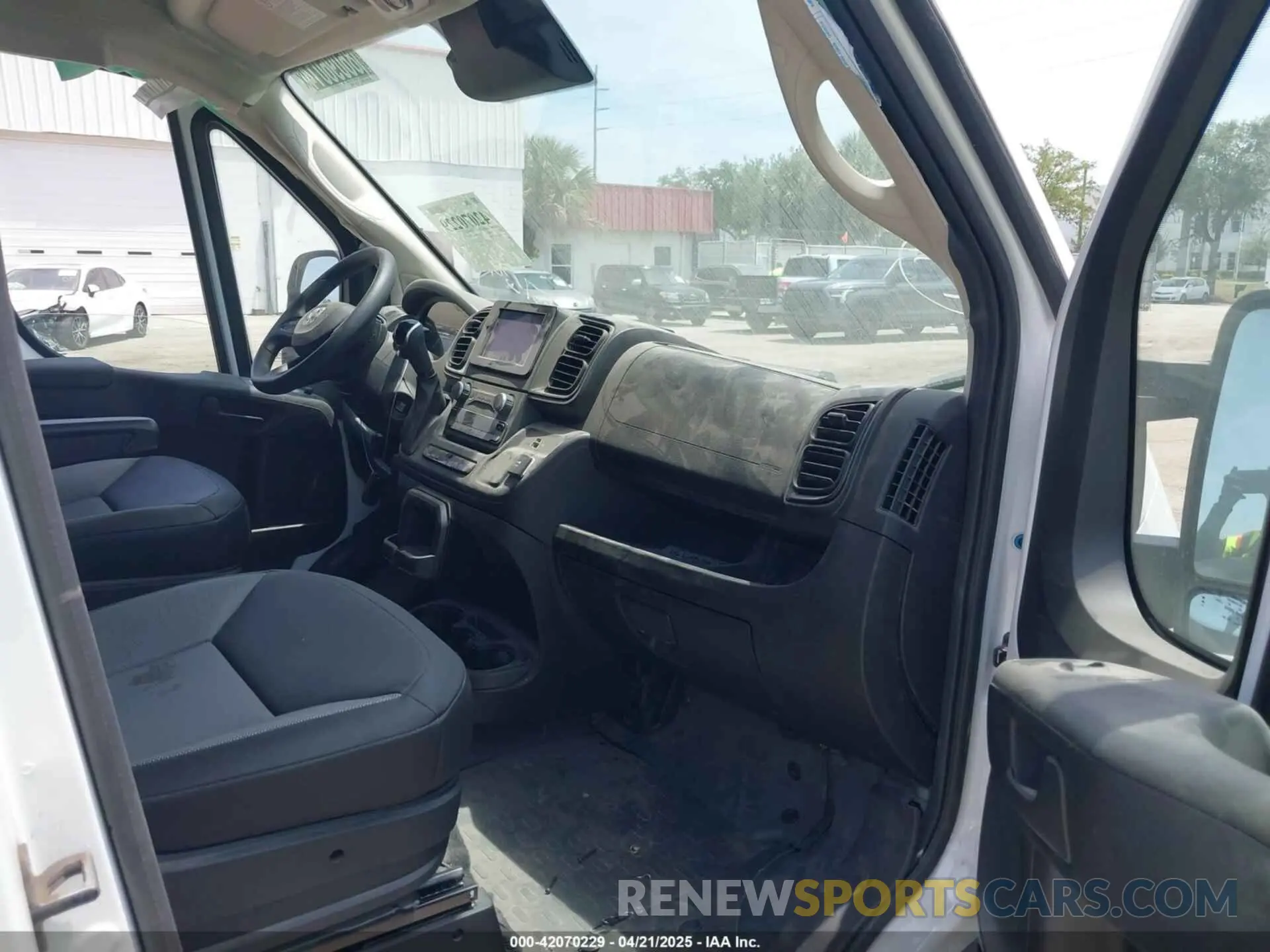 5 fotografías del automóvil dañado 3C6LRVCG2SE513485 RAM PROMASTER 2500 2025