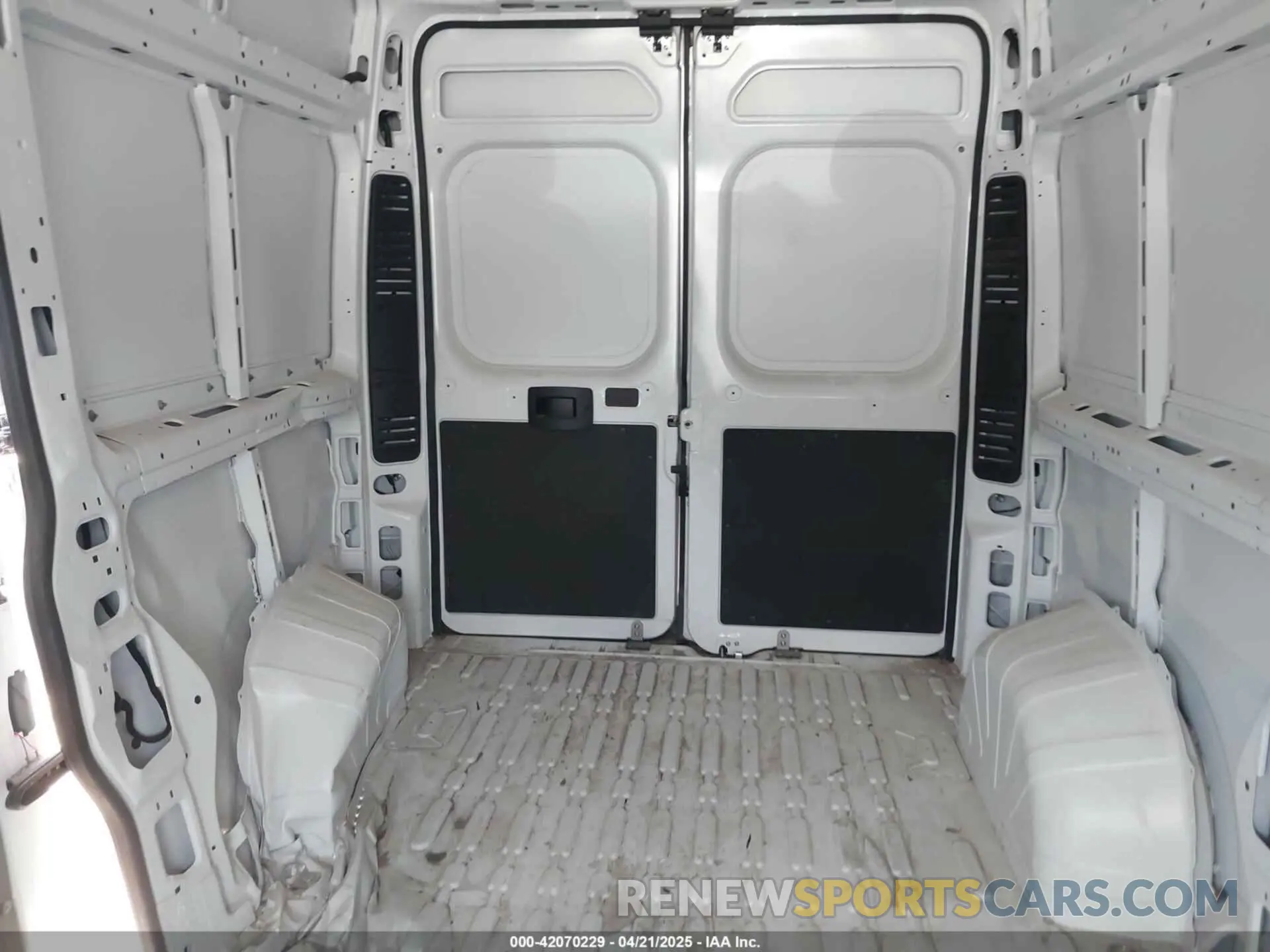 8 fotografías del automóvil dañado 3C6LRVCG2SE513485 RAM PROMASTER 2500 2025