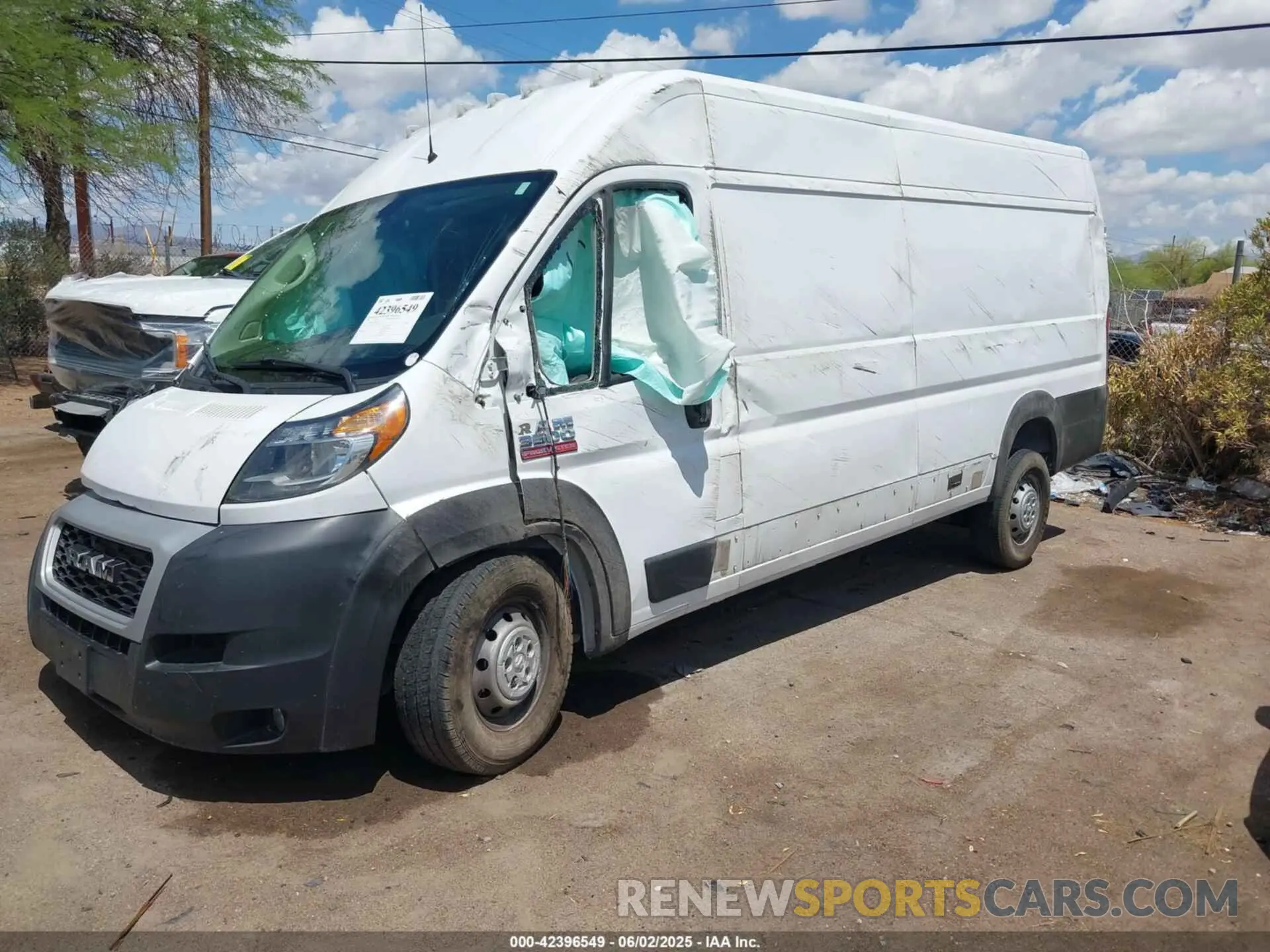 2 fotografías del automóvil dañado 3C6MRVJGXME551461 RAM PROMASTER 3500 2021