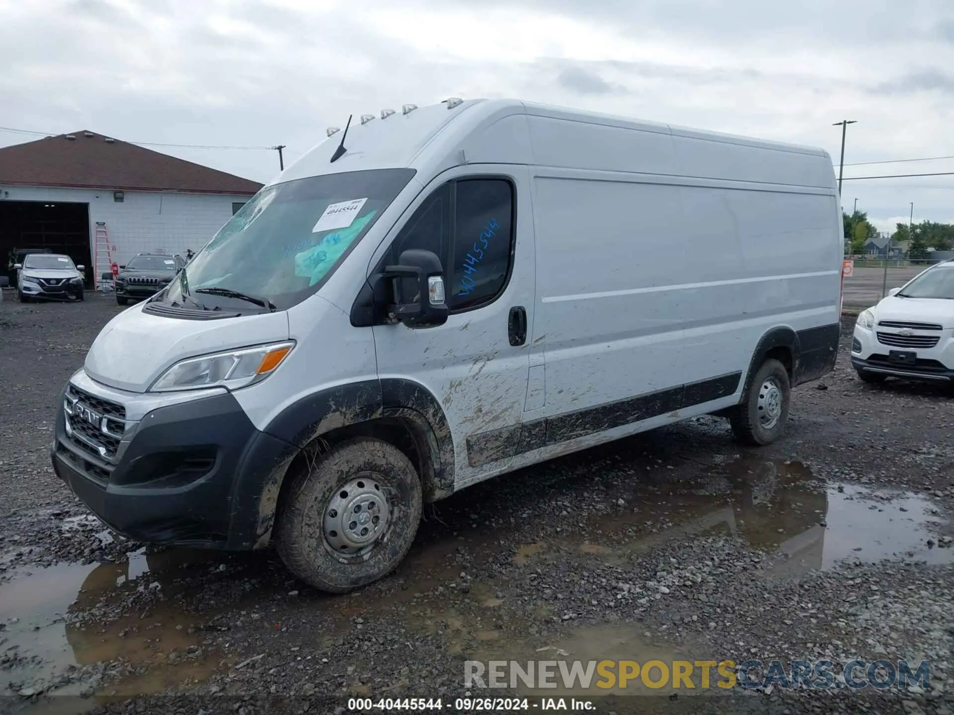 2 fotografías del automóvil dañado 3C6MRVJG5PE511969 RAM PROMASTER 3500 2023