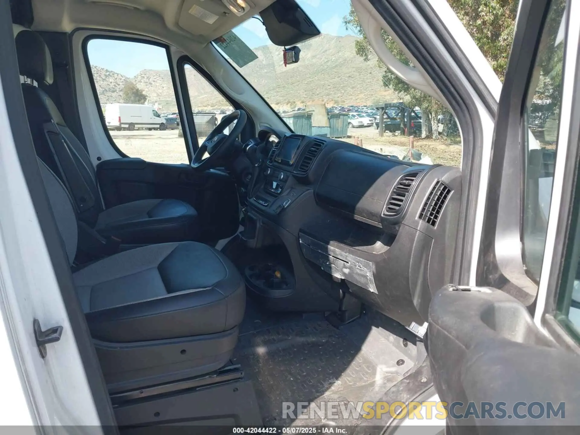 5 fotografías del automóvil dañado 3C6MRVJG7PE536680 RAM PROMASTER 3500 2023