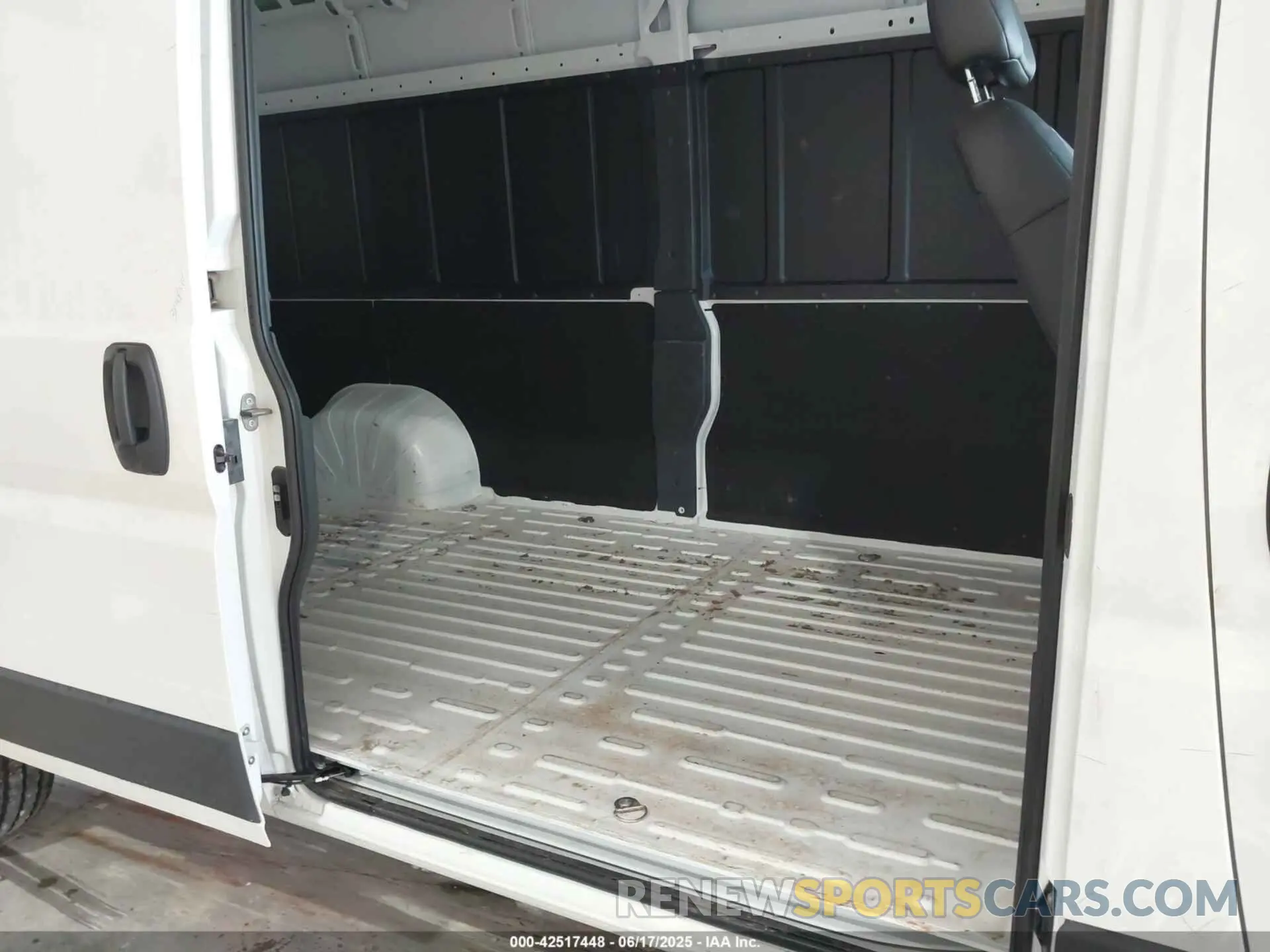 8 fotografías del automóvil dañado 3C6MRVHG9SE545797 RAM PROMASTER 3500 2025