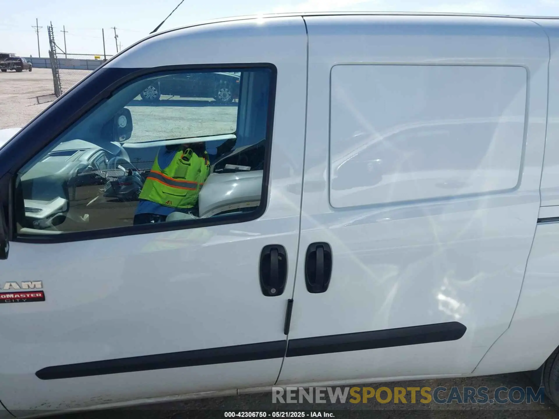14 fotografías del automóvil dañado ZFBHRFAB7N6Y29442 RAM PROMASTER CITY 2022