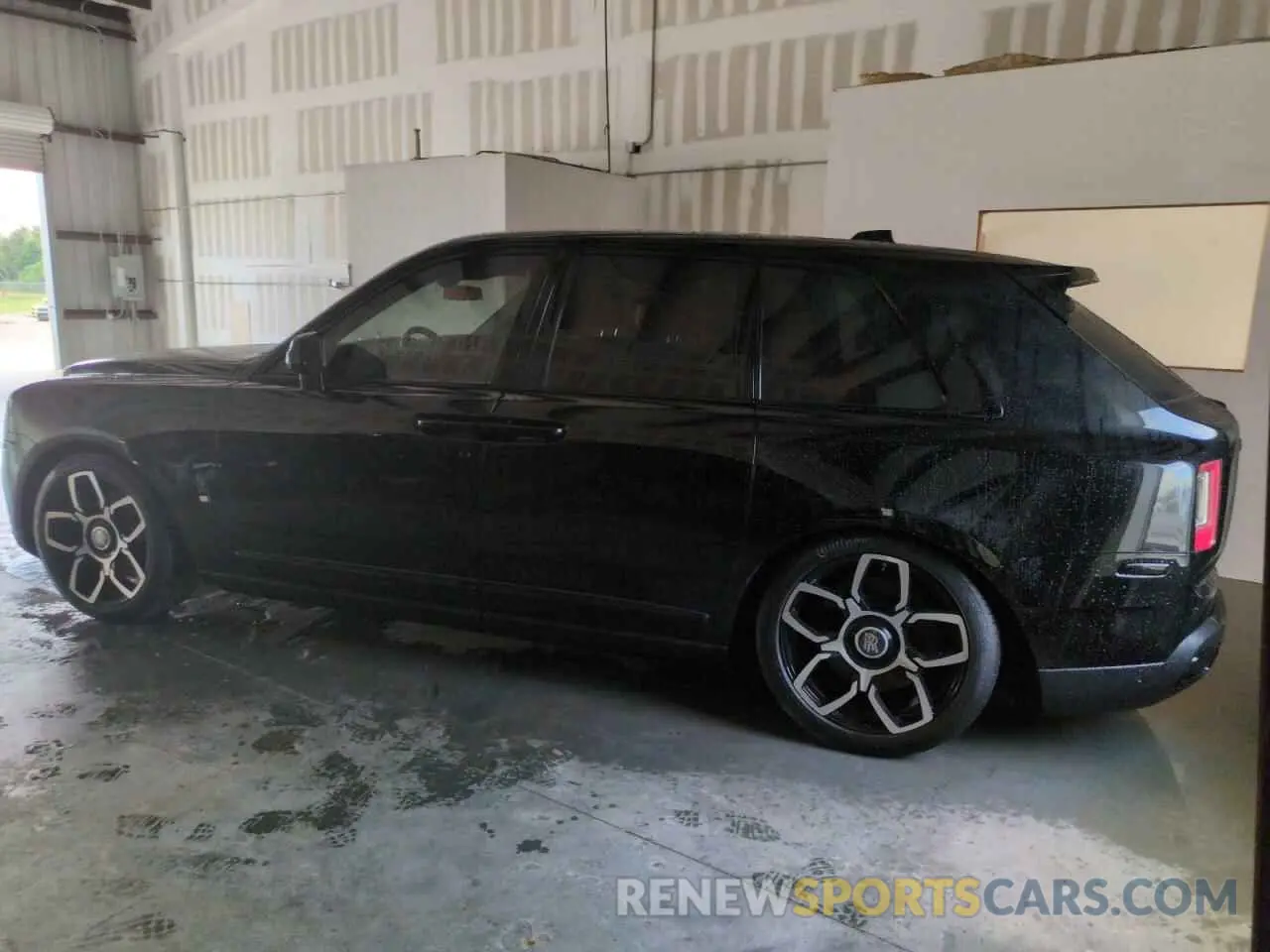 2 fotografías del automóvil dañado SLATV4C02PU220042 ROLLS-ROYCE CULLINAN 2023