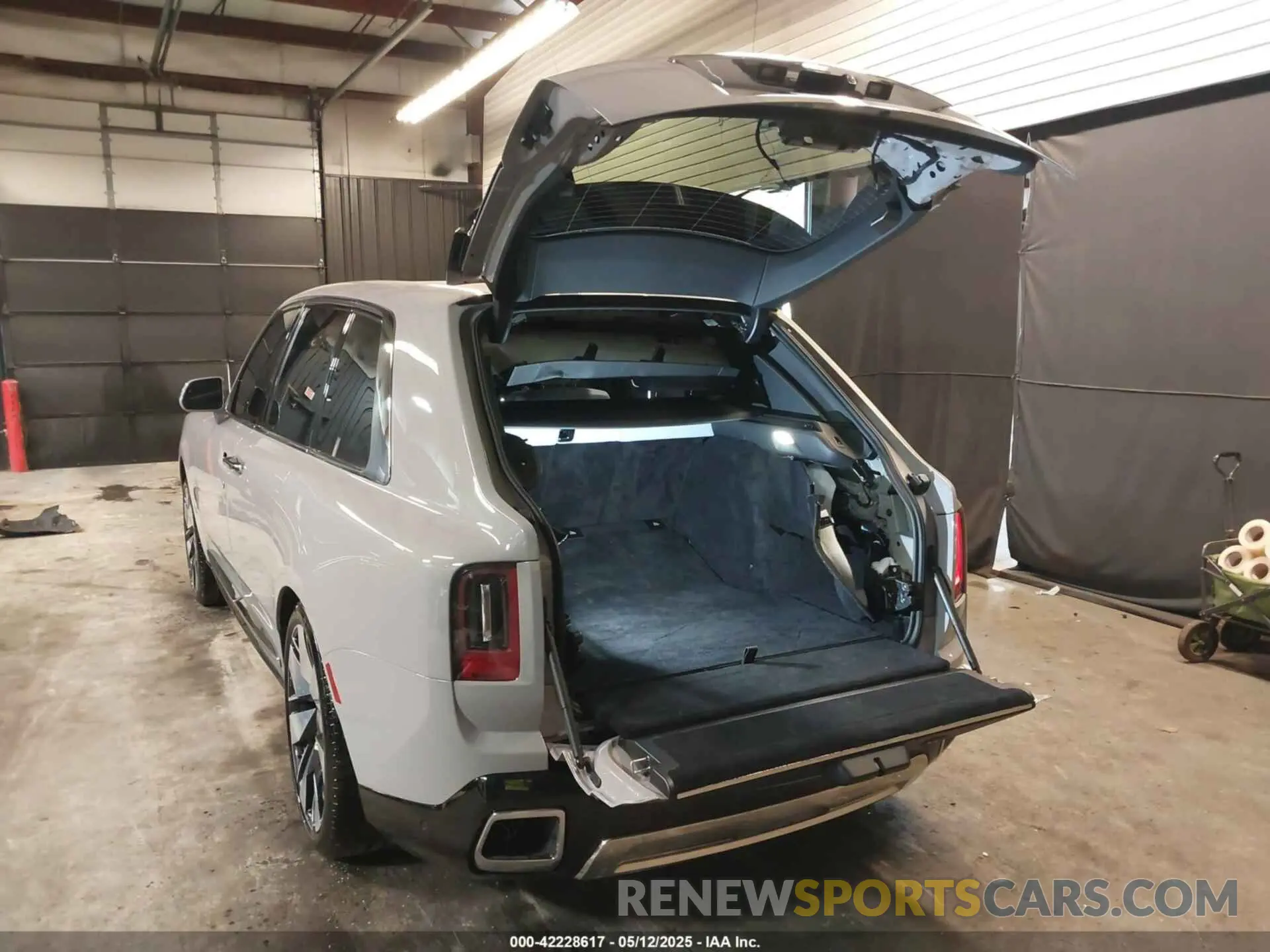 3 fotografías del automóvil dañado SLA13HA02SU227945 ROLLS-ROYCE CULLINAN 2025