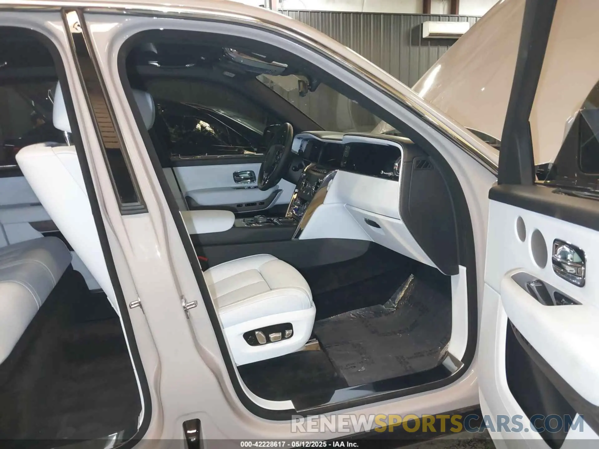 5 fotografías del automóvil dañado SLA13HA02SU227945 ROLLS-ROYCE CULLINAN 2025