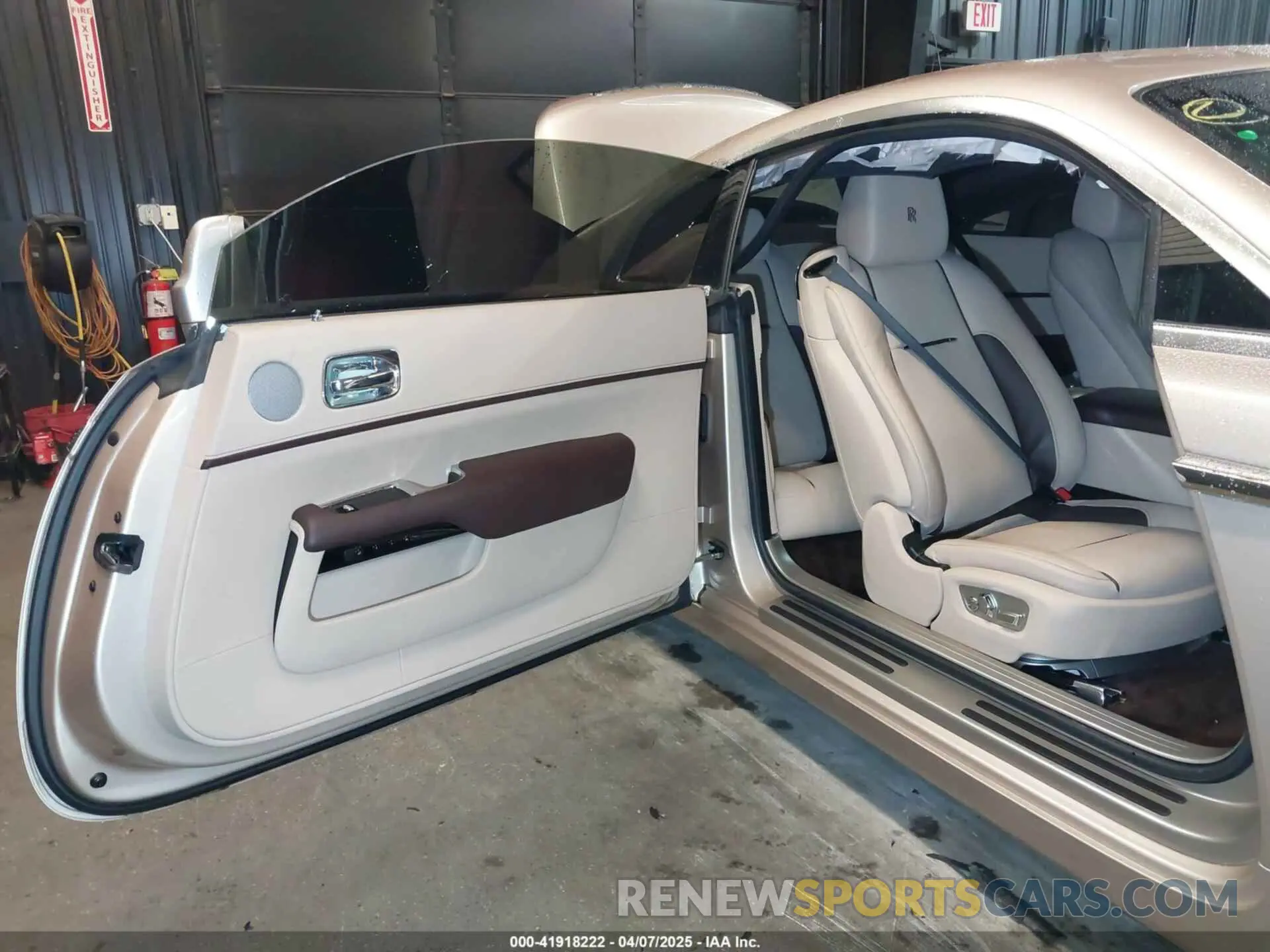 17 fotografías del automóvil dañado SCA665C53KUX87266 ROLLS-ROYCE WRAITH 2019