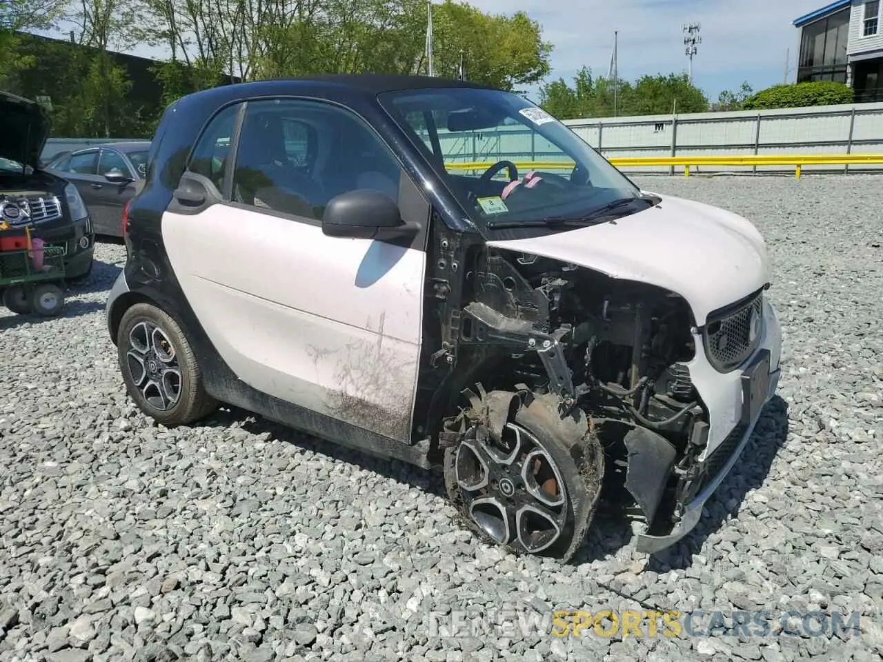 4 fotografías del automóvil dañado WMEFJ9BAXKK359995 SMART FORTWO 2019