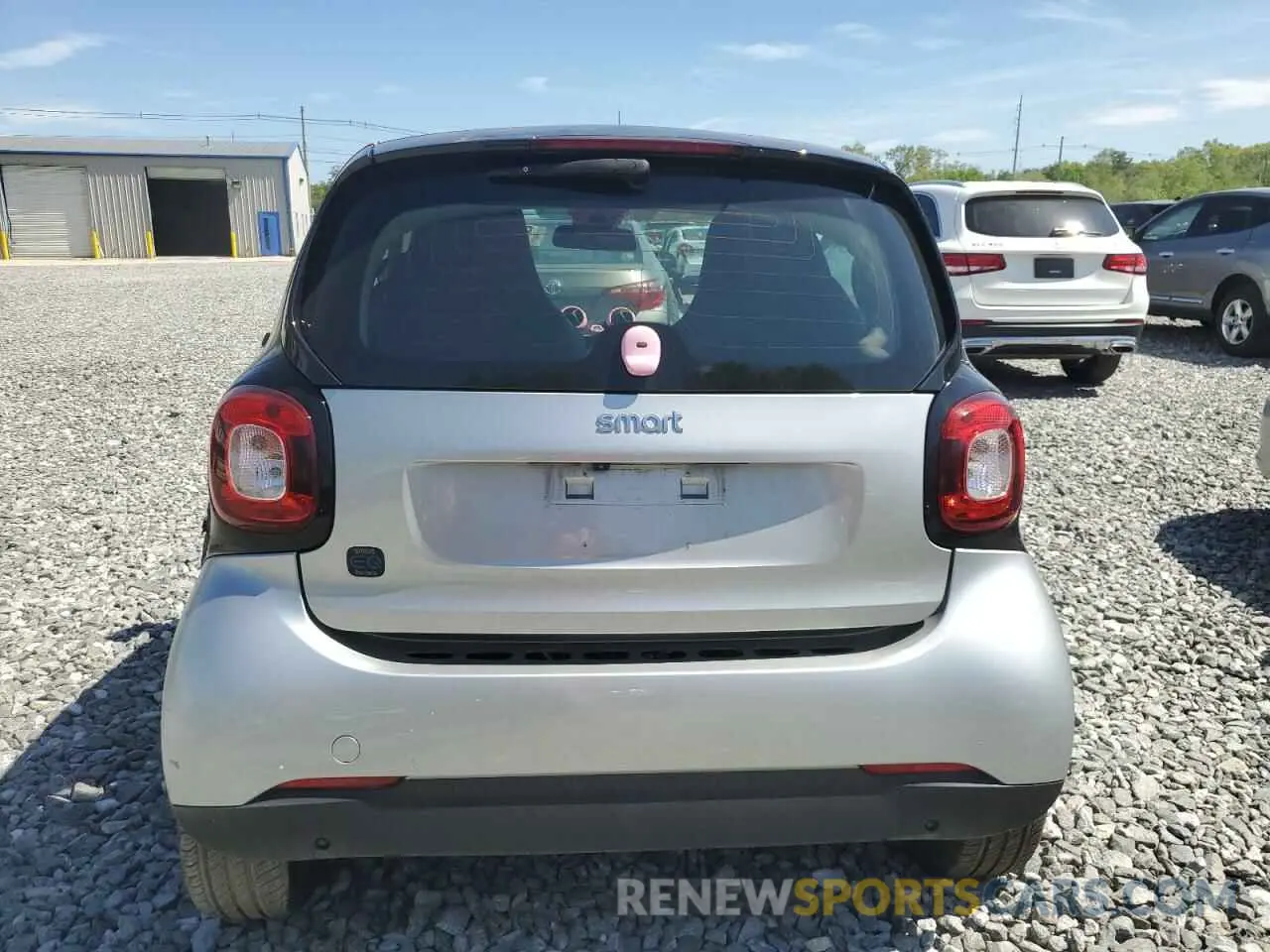 6 fotografías del automóvil dañado WMEFJ9BAXKK359995 SMART FORTWO 2019