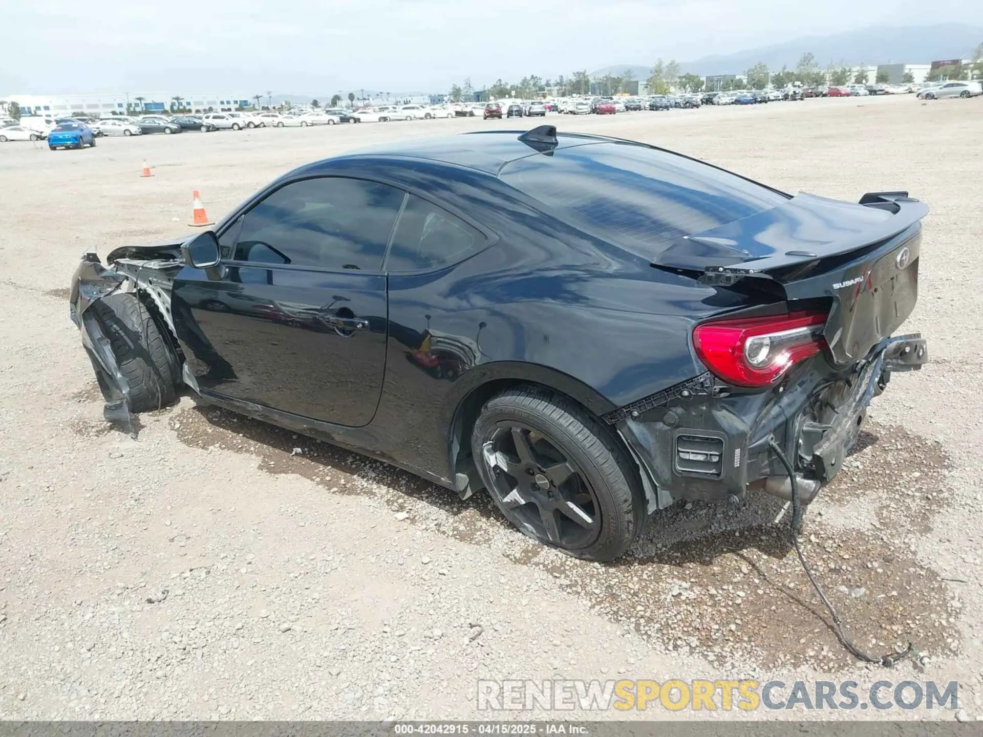 3 fotografías del automóvil dañado JF1ZCAC19L8703696 SUBARU BRZ 2020
