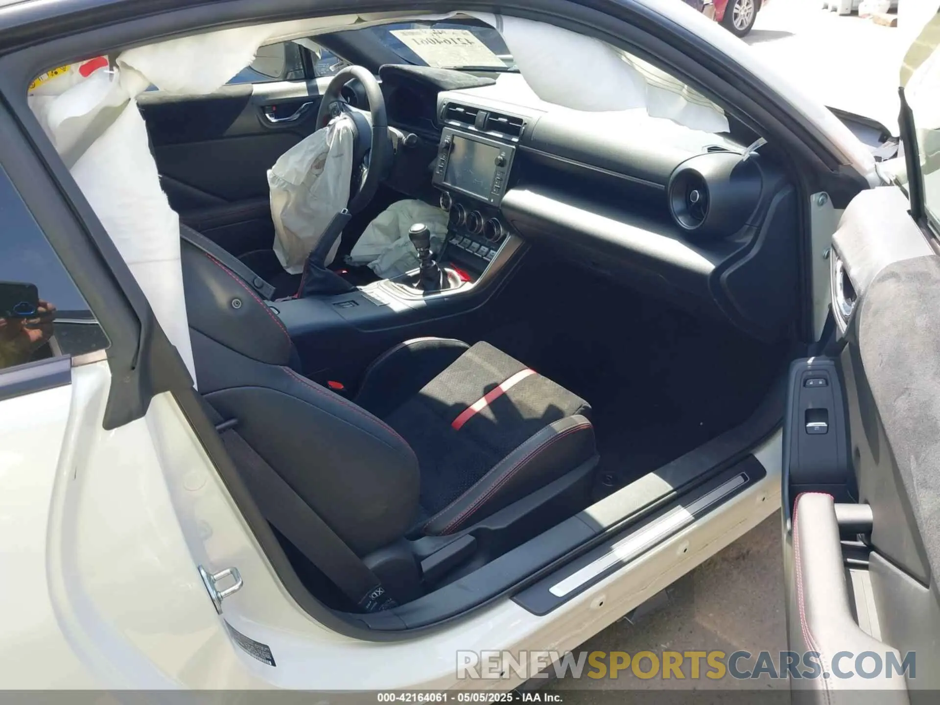 5 fotografías del automóvil dañado JF1ZDBE19R9702440 SUBARU BRZ 2024