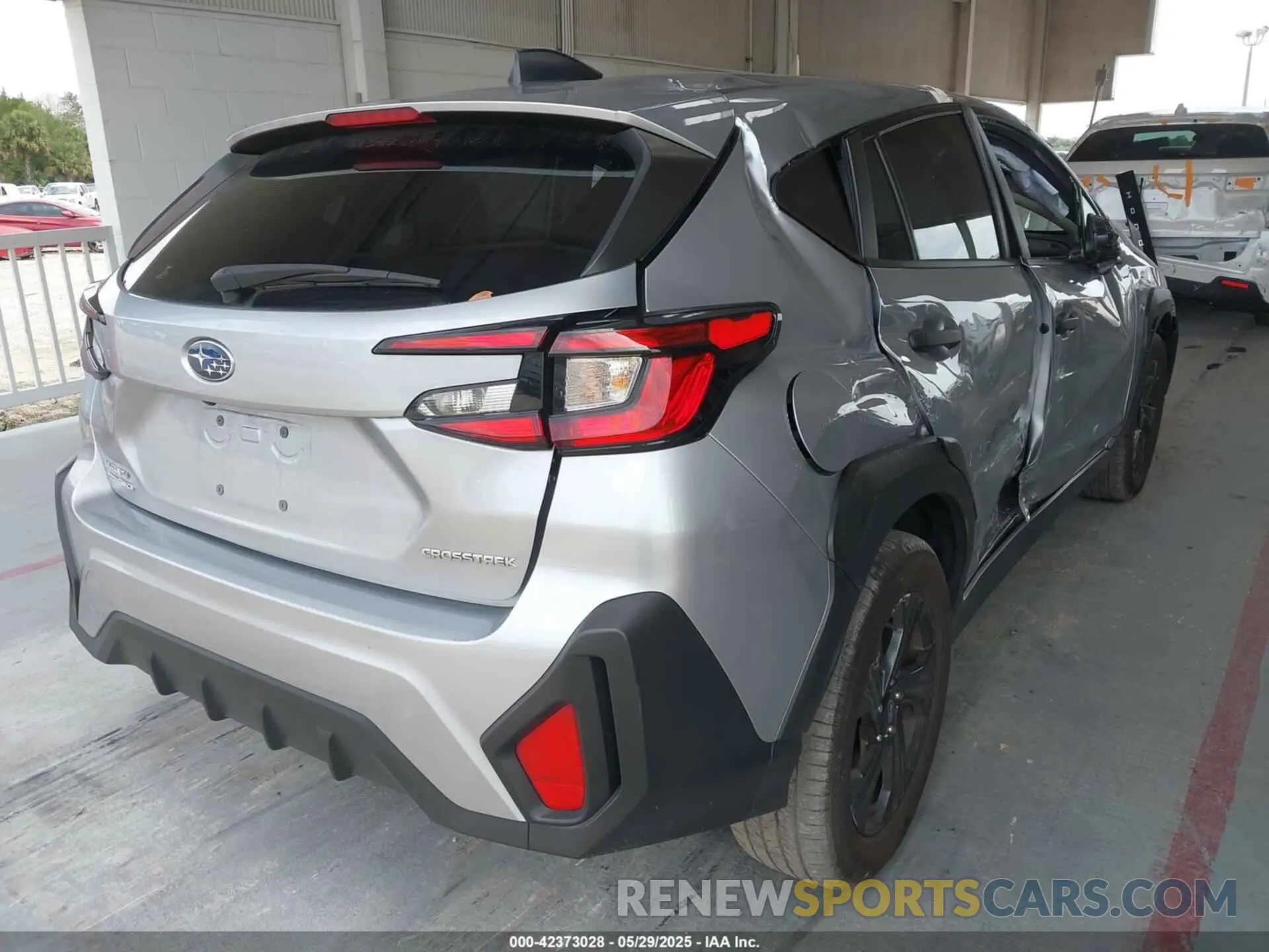 4 fotografías del automóvil dañado JF2GUABC9R8307022 SUBARU CROSSTREK 2024