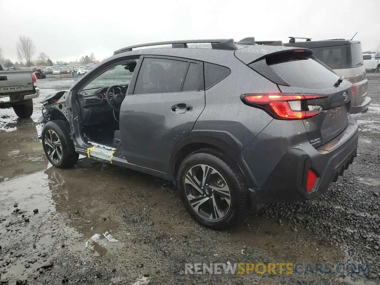 2 fotografías del automóvil dañado JF2GUADC0R8296621 SUBARU CROSSTREK 2024