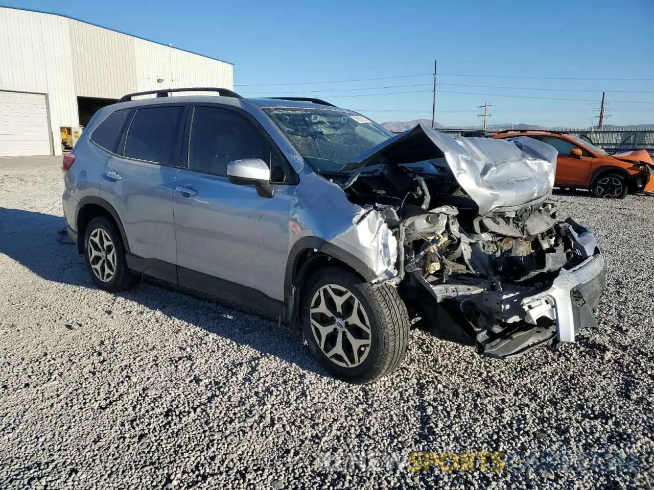 4 fotografías del automóvil dañado JF2SKAEC0KH526291 SUBARU FORESTER 2019