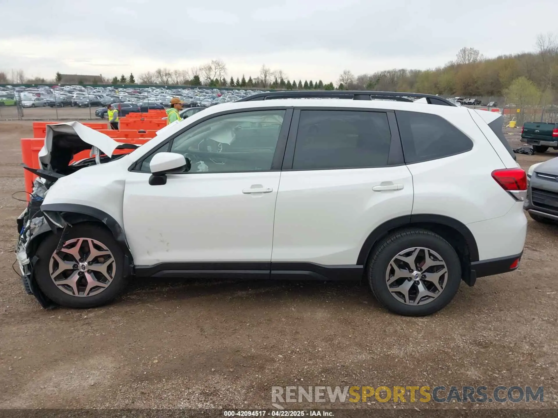 13 fotografías del automóvil dañado JF2SKAEC1KH447633 SUBARU FORESTER 2019
