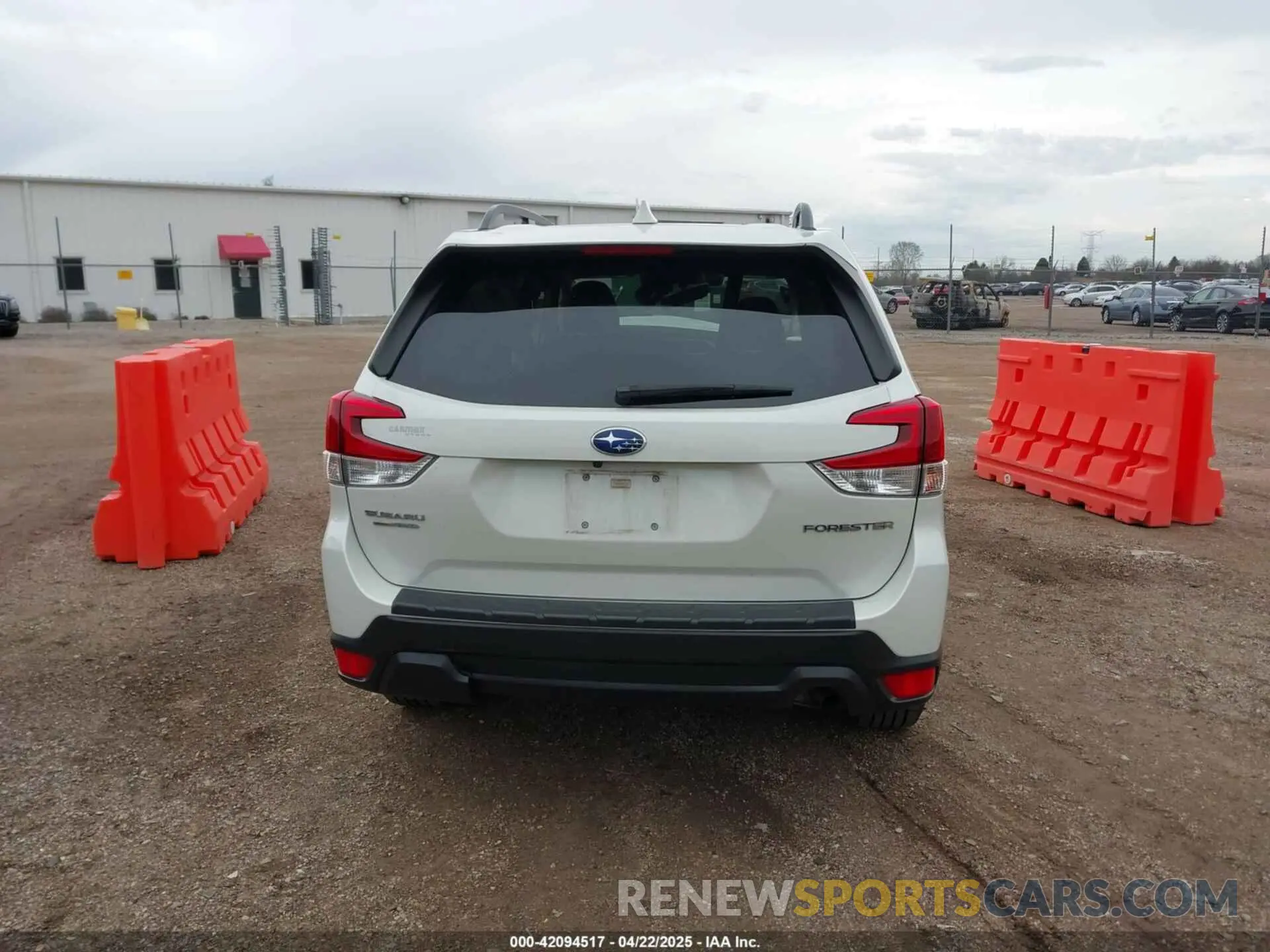 15 fotografías del automóvil dañado JF2SKAEC1KH447633 SUBARU FORESTER 2019