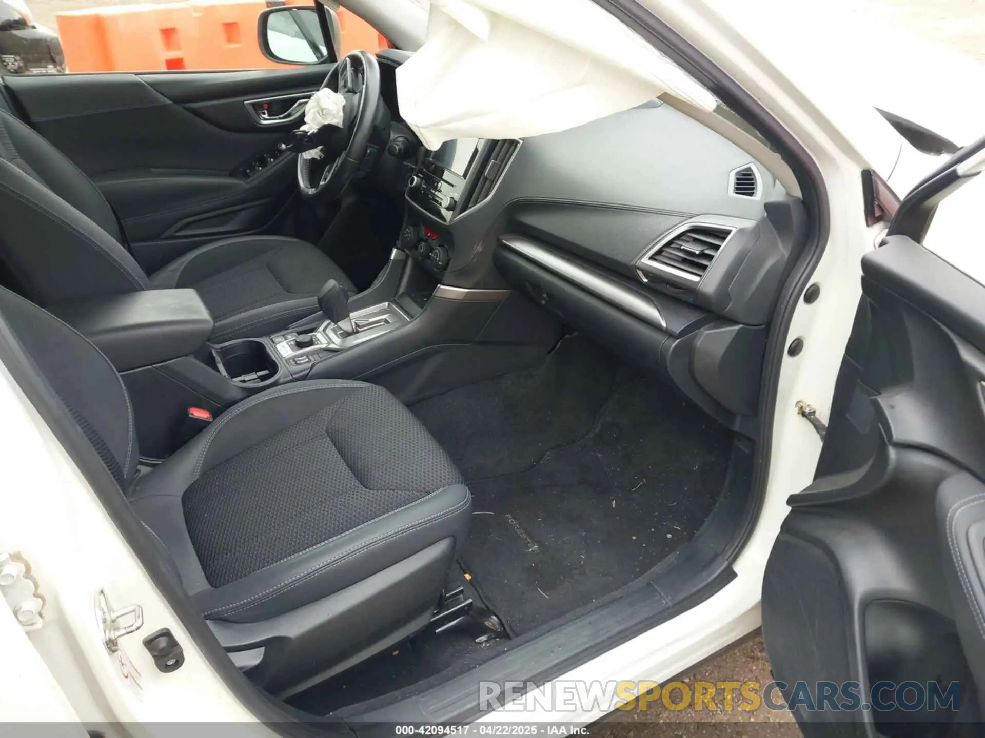5 fotografías del automóvil dañado JF2SKAEC1KH447633 SUBARU FORESTER 2019