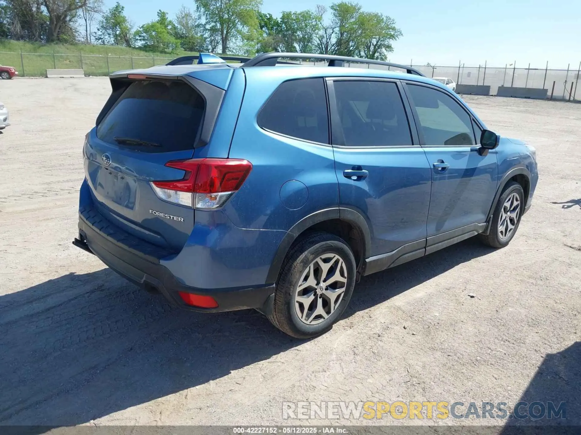 4 fotografías del automóvil dañado JF2SKAGC1KH545610 SUBARU FORESTER 2019