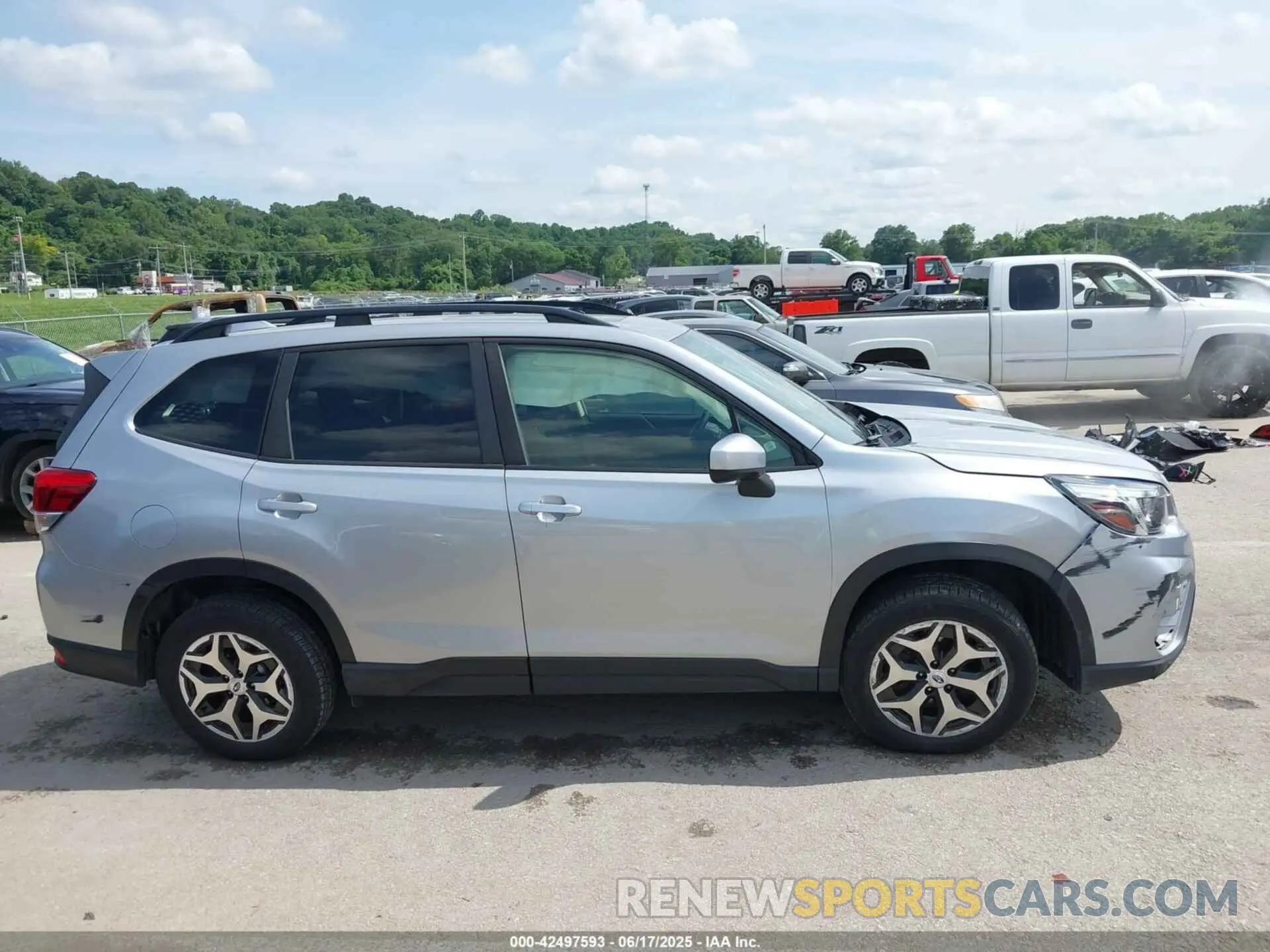 13 fotografías del automóvil dañado JF2SKAGC3KH443287 SUBARU FORESTER 2019