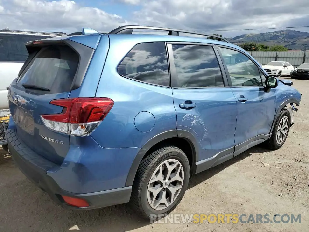 3 fotografías del automóvil dañado JF2SKAGC5KH449382 SUBARU FORESTER 2019