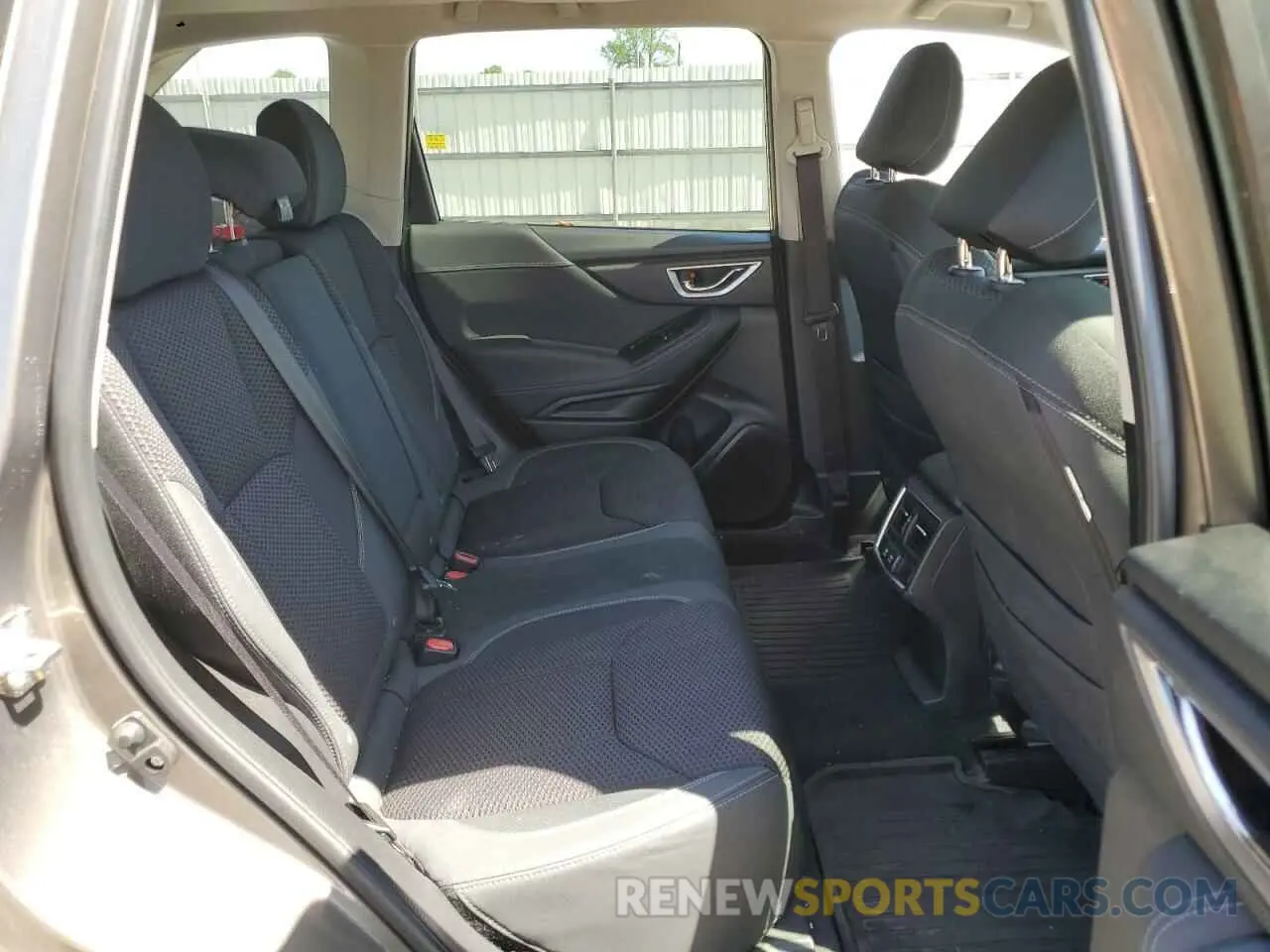 10 fotografías del automóvil dañado JF2SKAGC6KH587951 SUBARU FORESTER 2019
