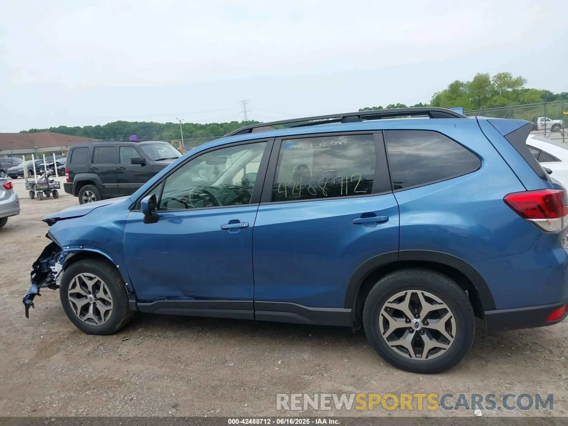 14 fotografías del automóvil dañado JF2SKAGCXKH442640 SUBARU FORESTER 2019
