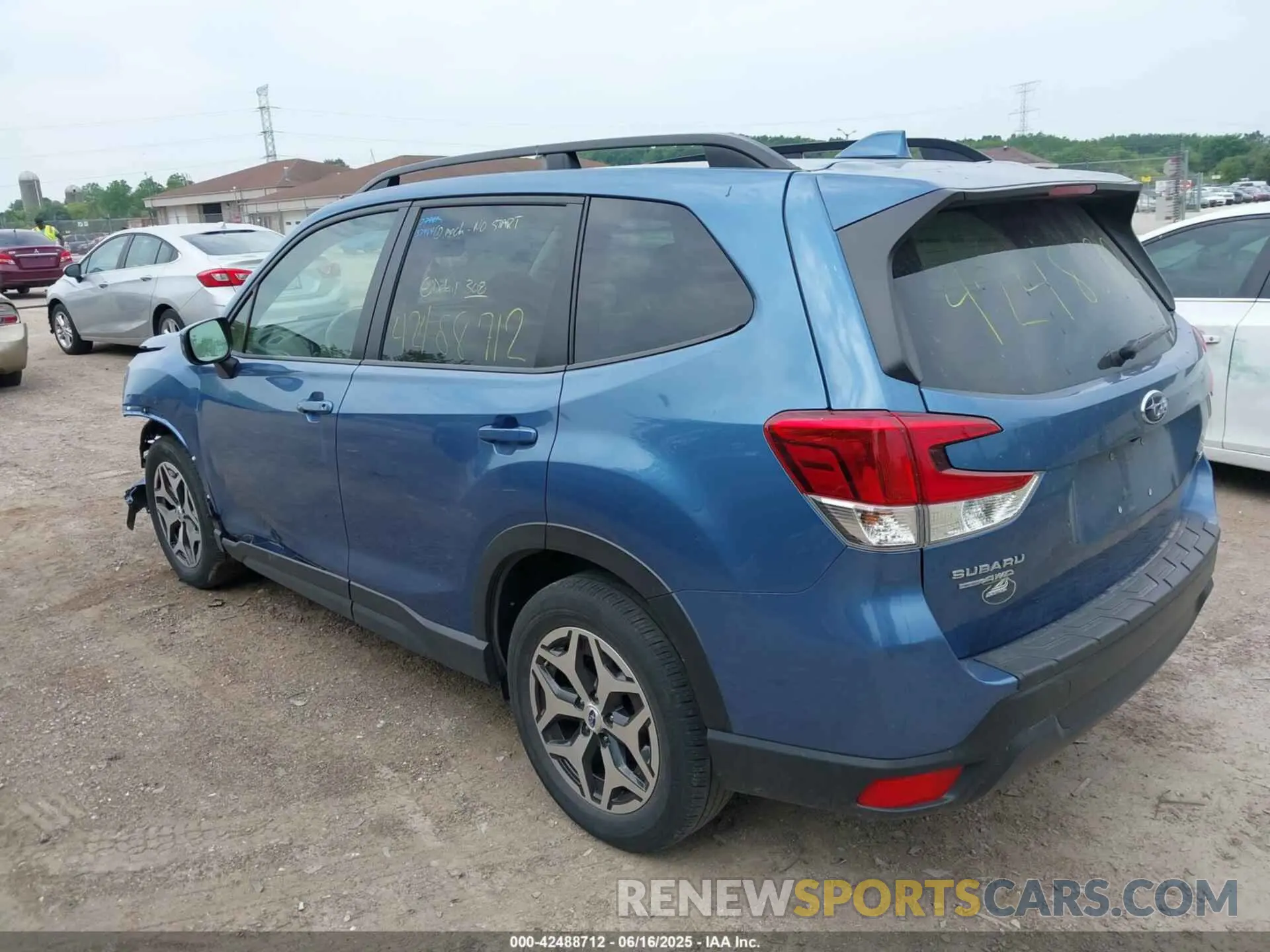3 fotografías del automóvil dañado JF2SKAGCXKH442640 SUBARU FORESTER 2019