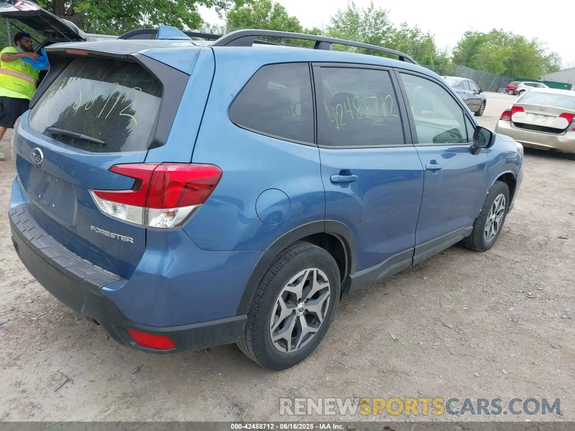 4 fotografías del automóvil dañado JF2SKAGCXKH442640 SUBARU FORESTER 2019