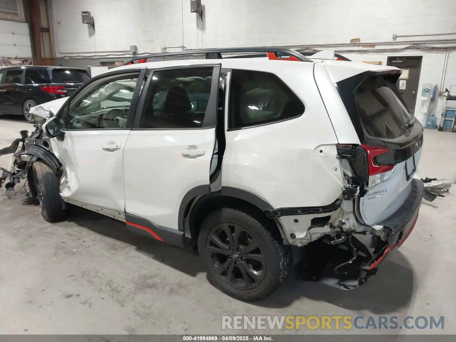 3 fotografías del automóvil dañado JF2SKAKC2KH568014 SUBARU FORESTER 2019